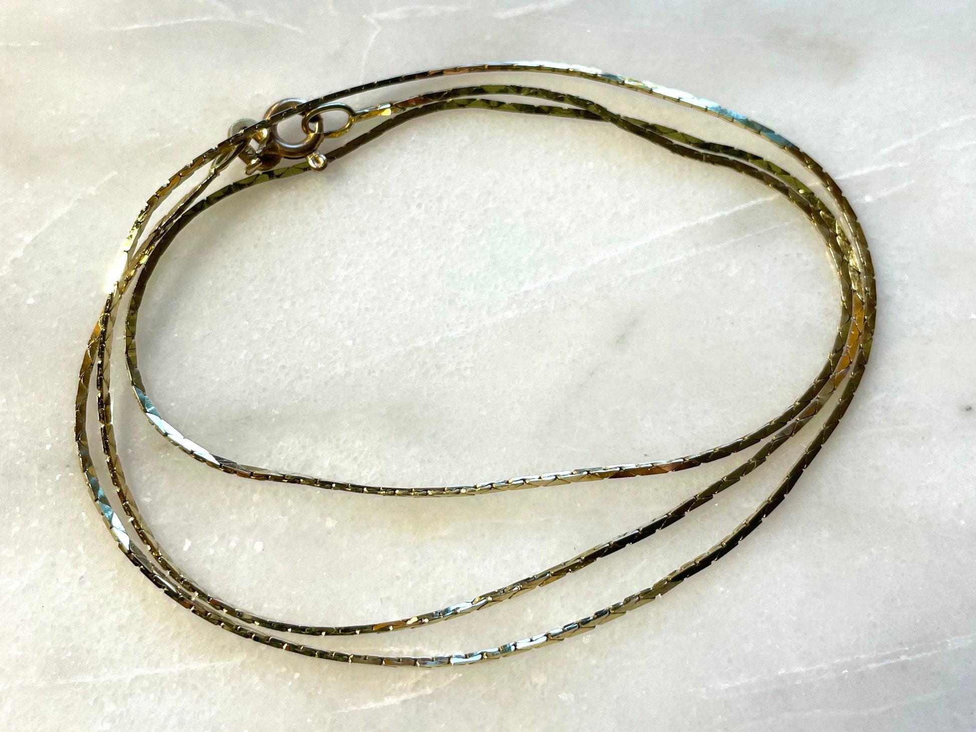 14k solid gold super fine C-link elegant chain necklace precious vintage jewelry