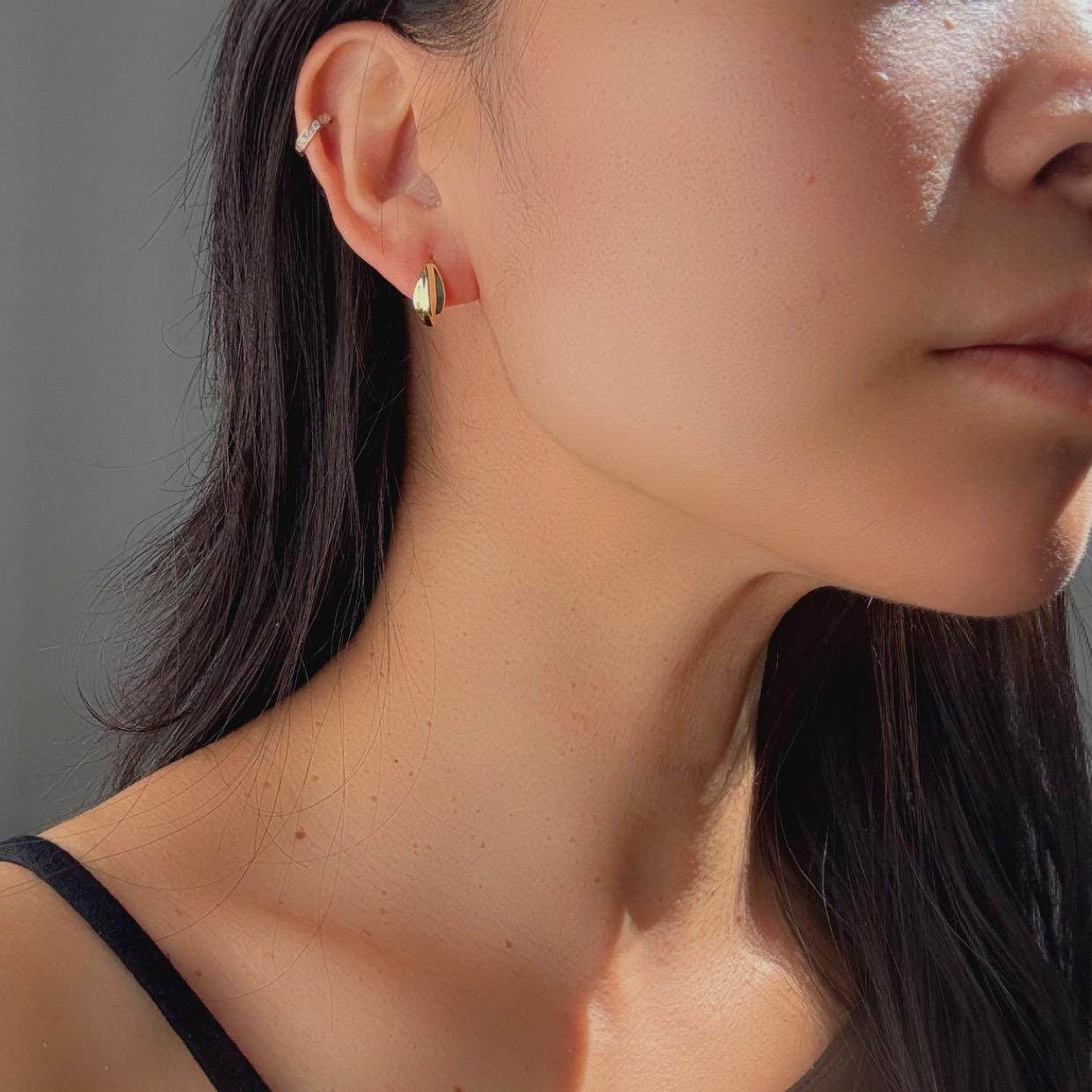 10k Solid Gold Arbor Huggie Hoop Earrings: Sculpted Arbor Design