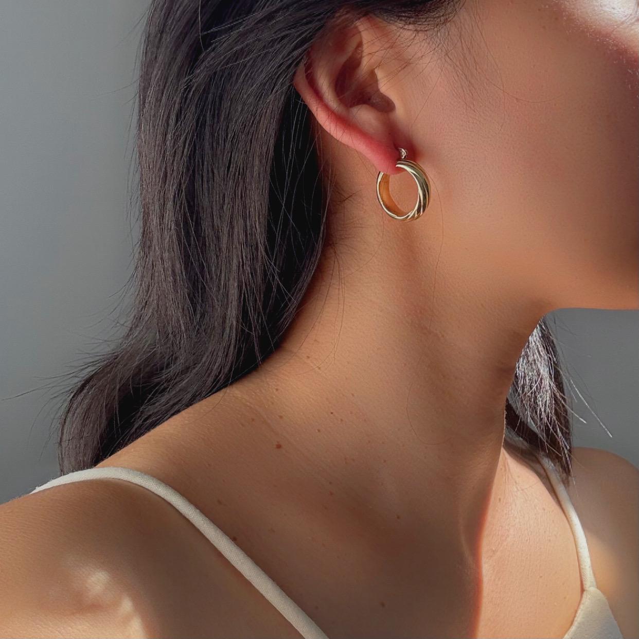 14k Solid Gold Hoop Earrings: Milor Italy Swirling Dome Design