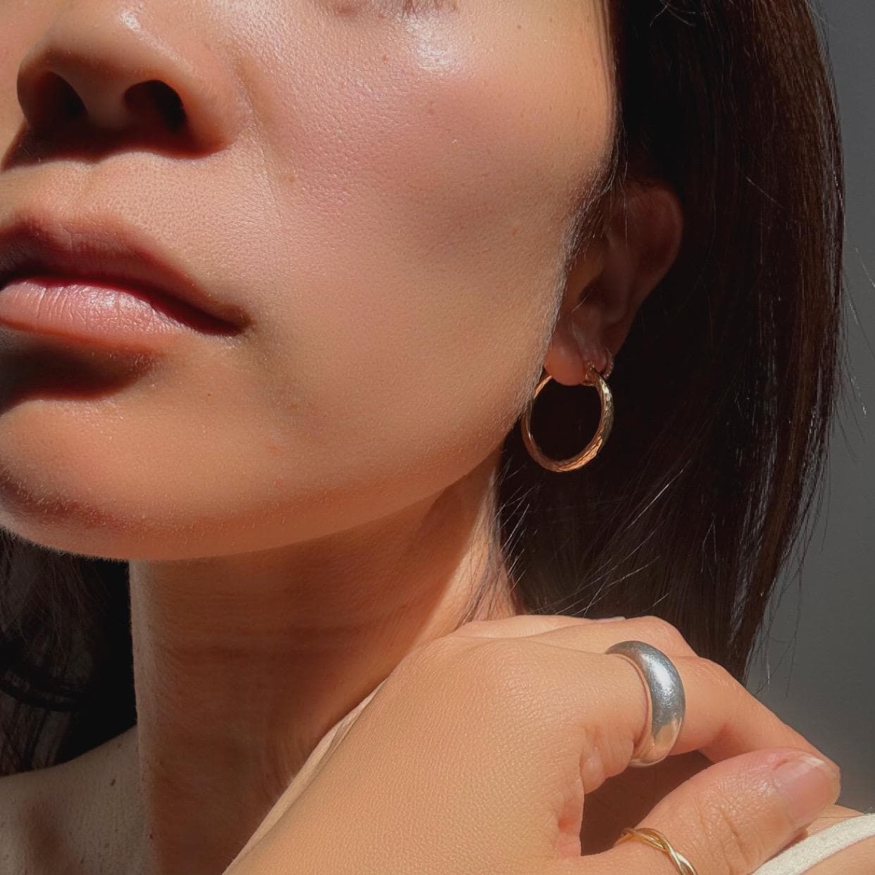 14k solid gold Hammered Hoop Earrings – Classic with a Twist beautiful fine vintage jewelry