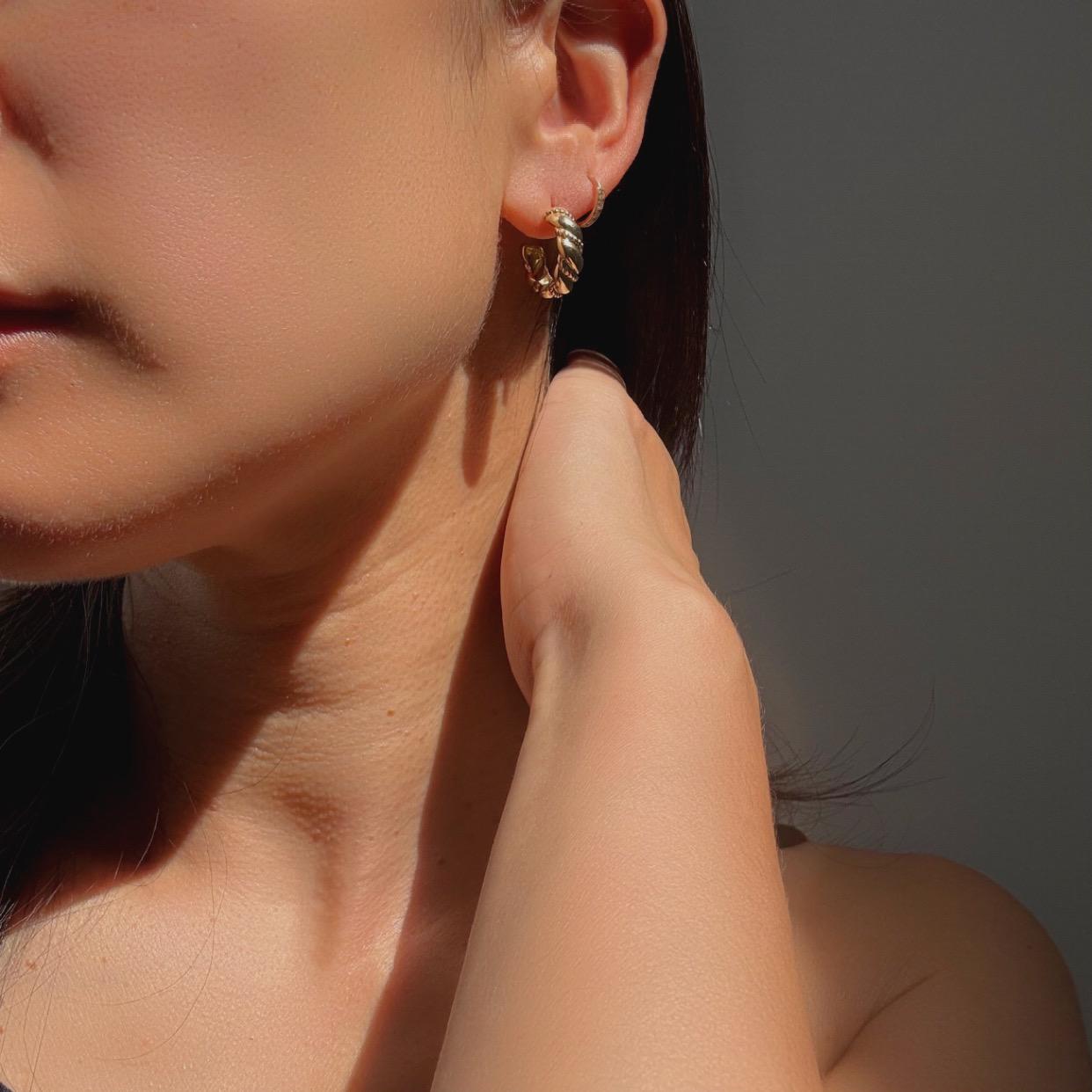 14k Solid Gold Rope Twist Huggie Hoops: Fine Vintage Jewelry