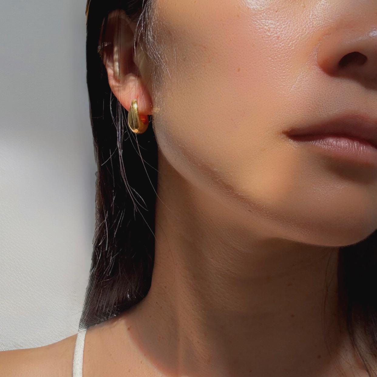 18k Solid Gold Brook Hoop Earrings: Bold Timeless Statement