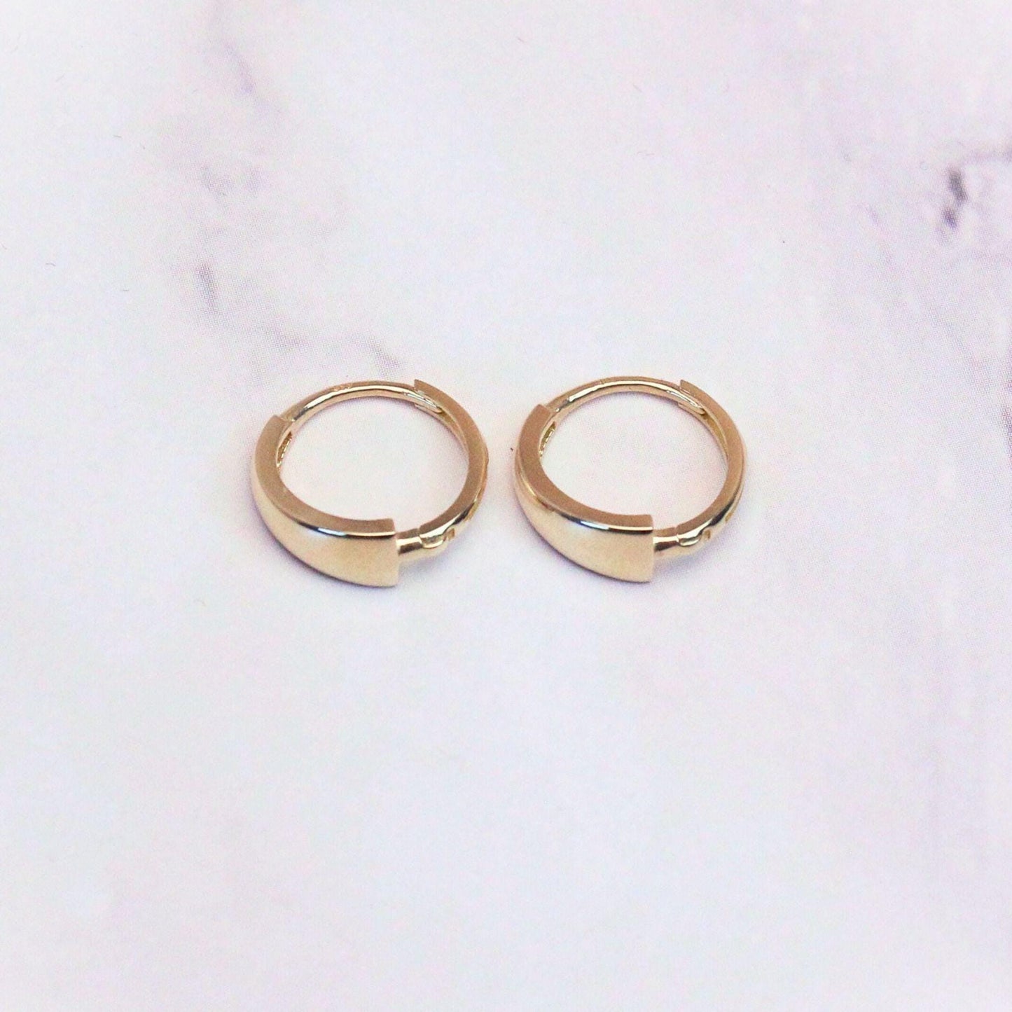 10k Solid Gold Ash Huggie Hoop Earrings: Modern Tapered Design