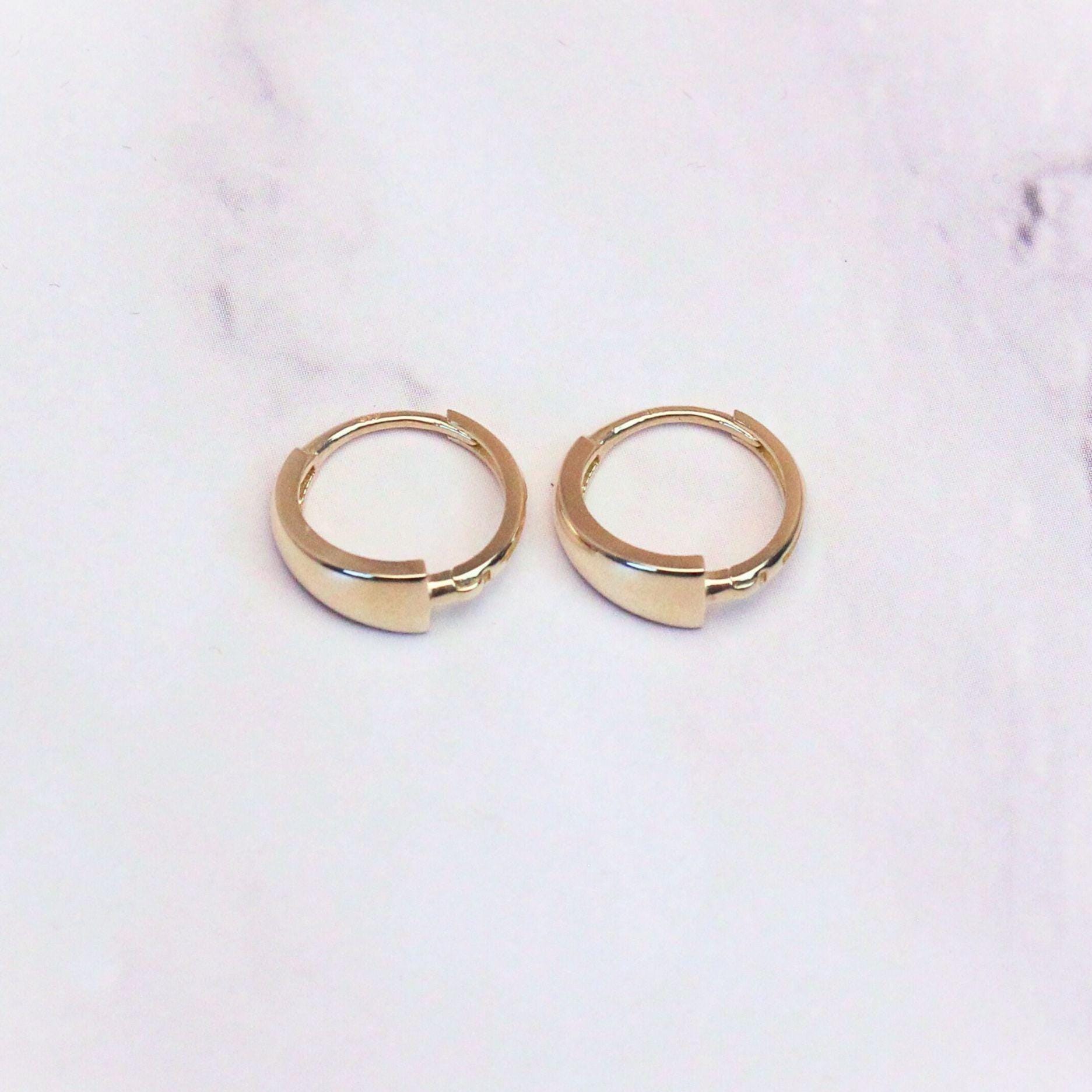 10k Solid Gold Ash Huggie Hoop Earrings: Modern Tapered Design