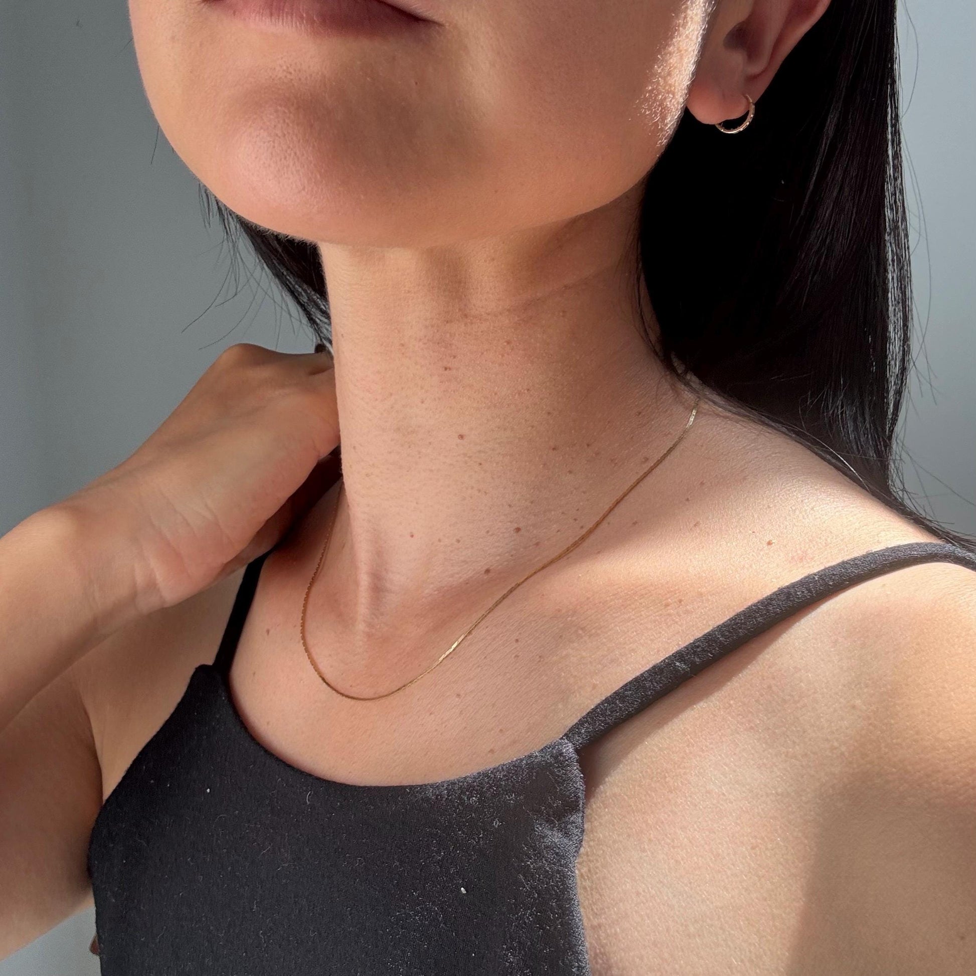 14k solid gold super fine C-link elegant chain necklace precious vintage jewelry