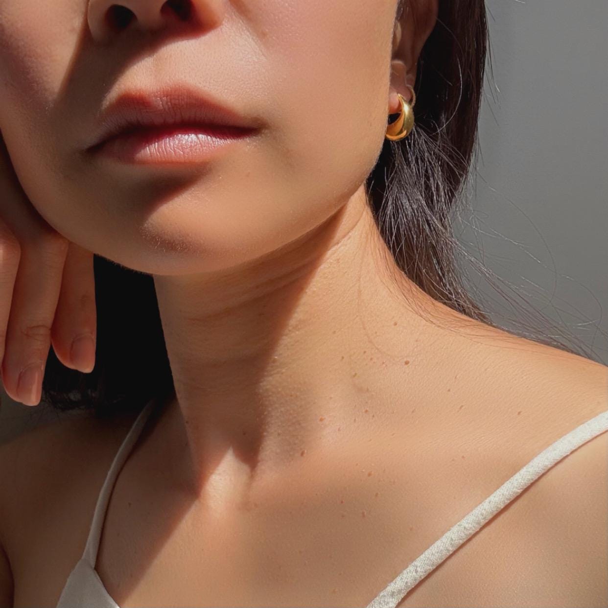 18k Solid Gold Brook Hoop Earrings: Bold Timeless Statement