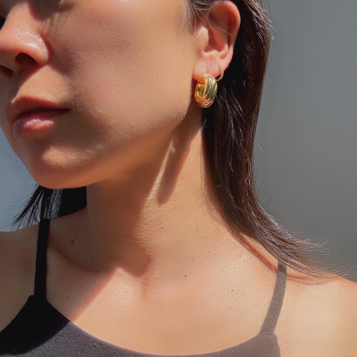 18k Solid Gold Large Italy Milor Designers Extra Wide Chunky Oval Hoop Earrings Stylish And Eye Catching Fine Vintage Jewelry