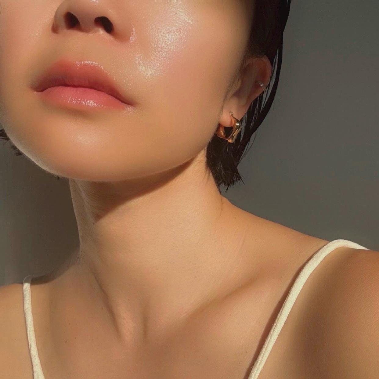 18K Solid Gold Sculptural Kara Hoop Earrings: Modern Statement Earrings