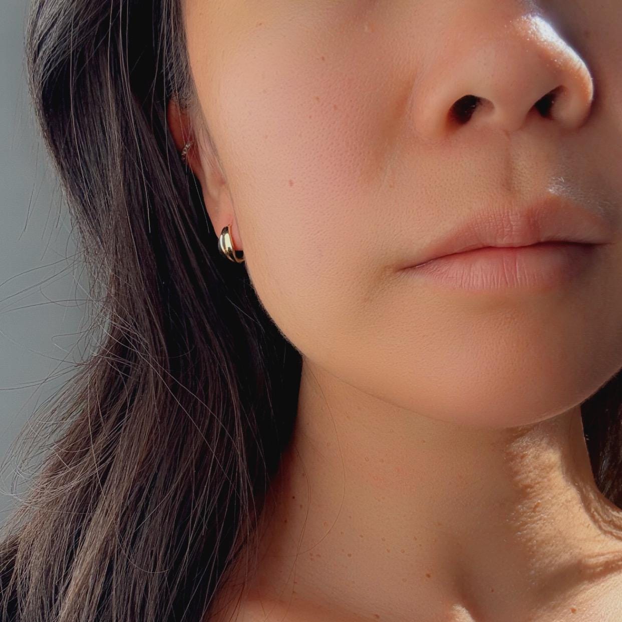 10k Solid Gold Arbor Huggie Hoop Earrings: Sculpted Arbor Design