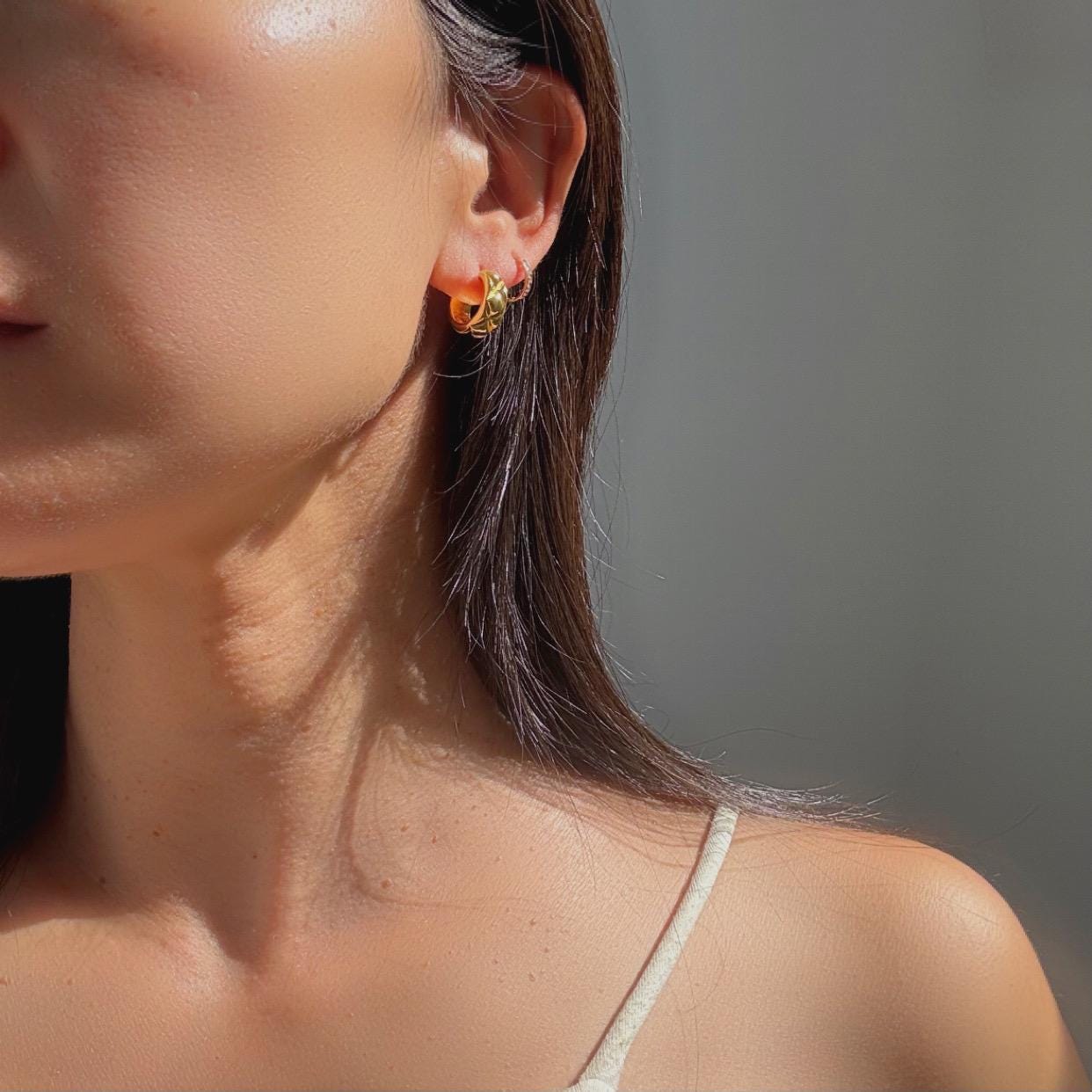 18K Solid Gold Geometric Huggie Eleanor Hoop Earrings: Chunky Textured Mini Hoops