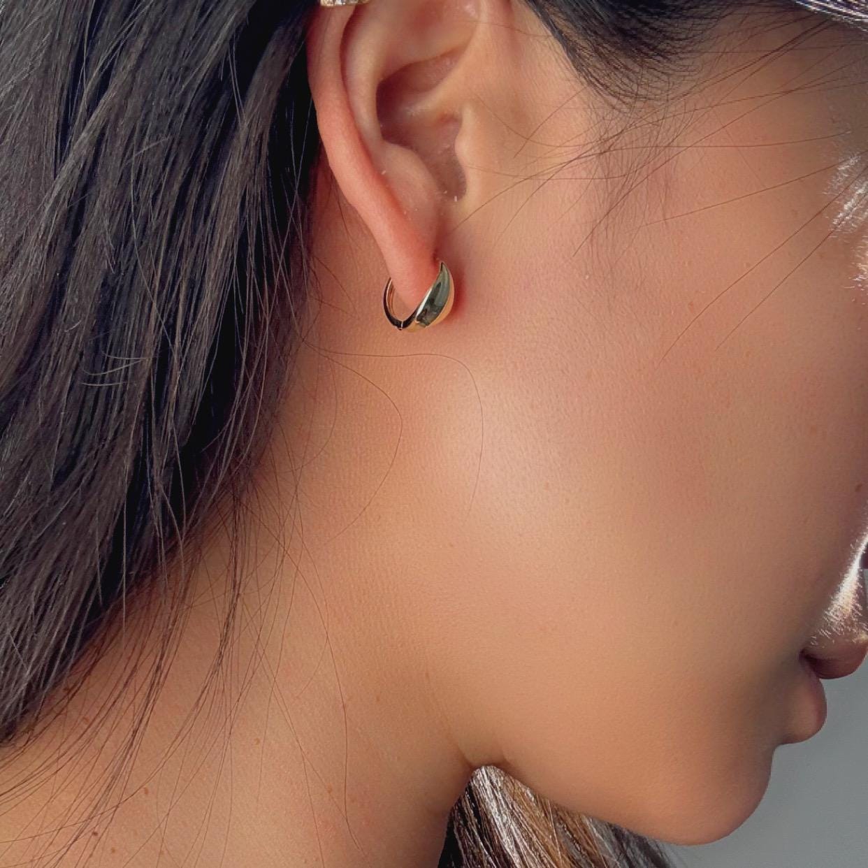 10k Solid Gold Arbor Huggie Hoop Earrings: Sculpted Arbor Design