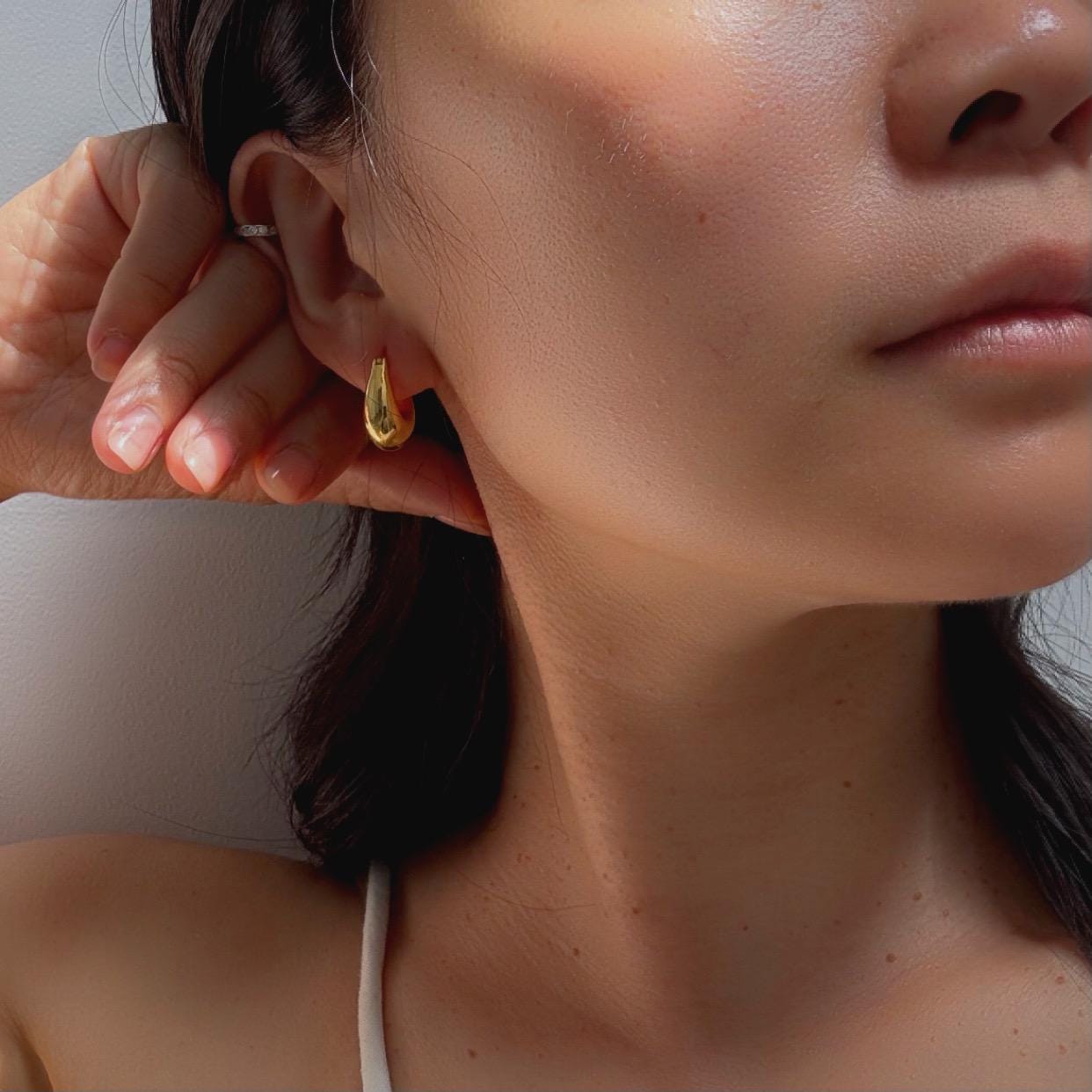 18k Solid Gold Brook Hoop Earrings: Bold Timeless Statement
