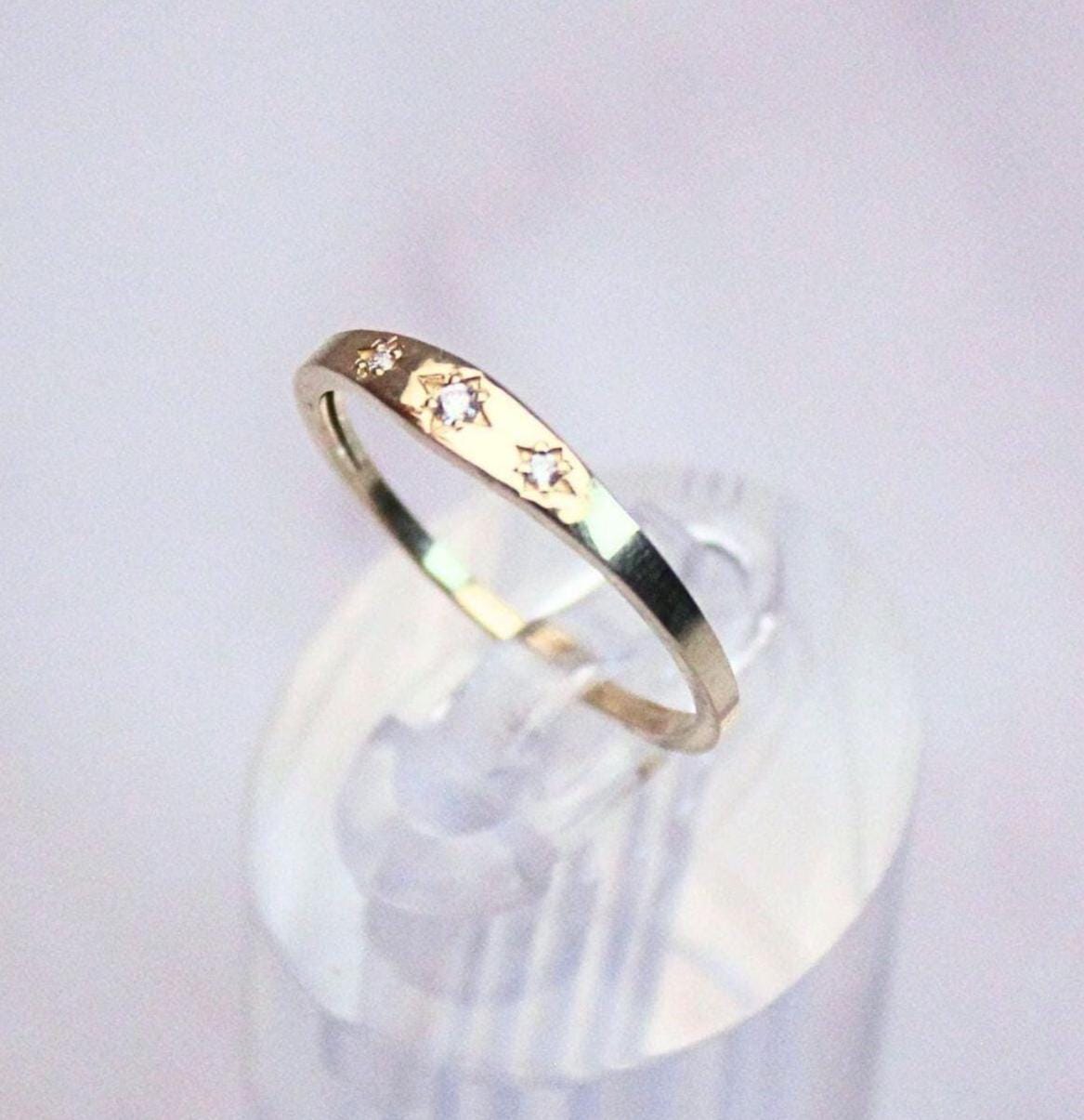 Dainty 14k Gold Amari Ring: Natural Diamond in Star Settings Celestial Band