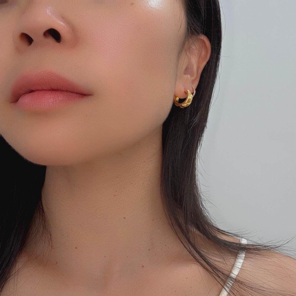 18K Solid Gold Geometric Huggie Eleanor Hoop Earrings: Chunky Textured Mini Hoops