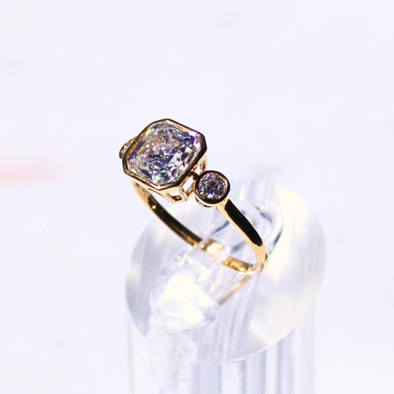 14K Solid Gold Hollow Avery Ring with 2ct Center Moissanite and 2 Side Zircon