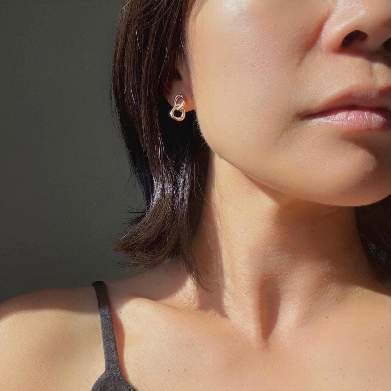 18k Solid Gold Interlocking Loop Isabella Earrings