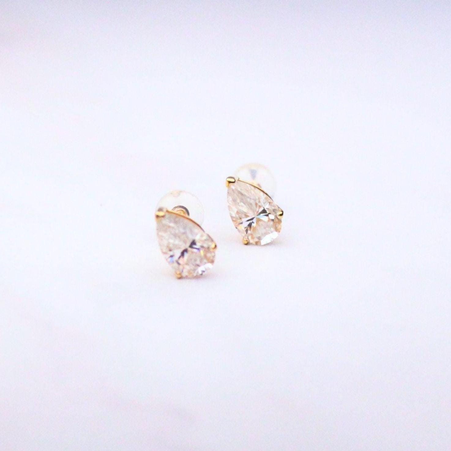 14K Solid Gold Pear-Cut Moissanite Josie Stud Earrings – Timeless Sparkle & Everyday Elegance