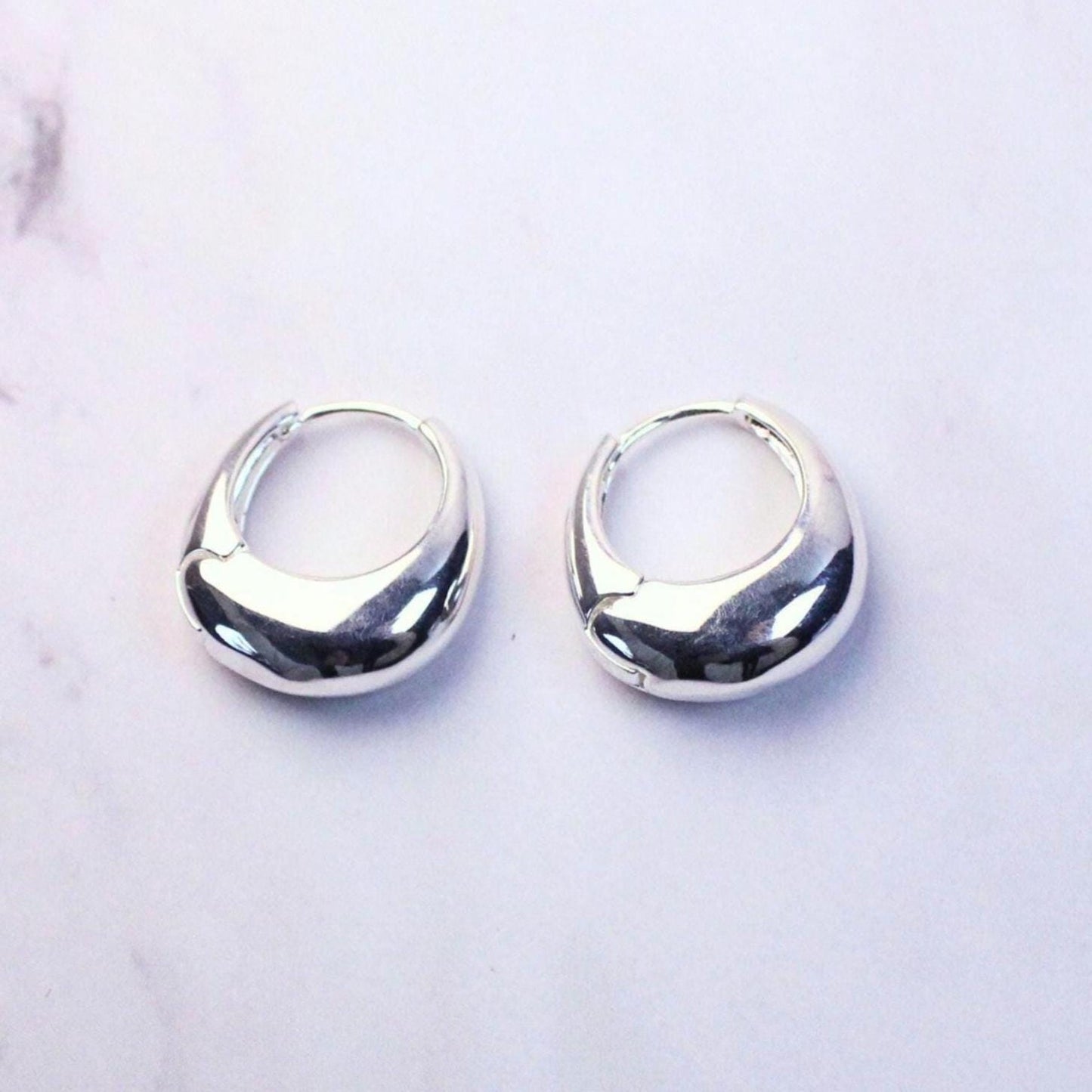 Sterling Silver Pamela Hoop Earrings – Polished Minimalist Everyday Jewelry