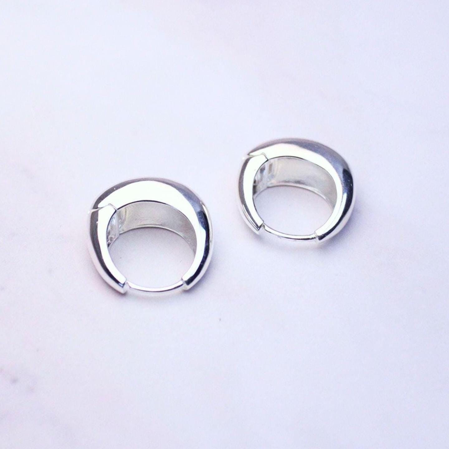Sterling Silver Pamela Hoop Earrings – Polished Minimalist Everyday Jewelry