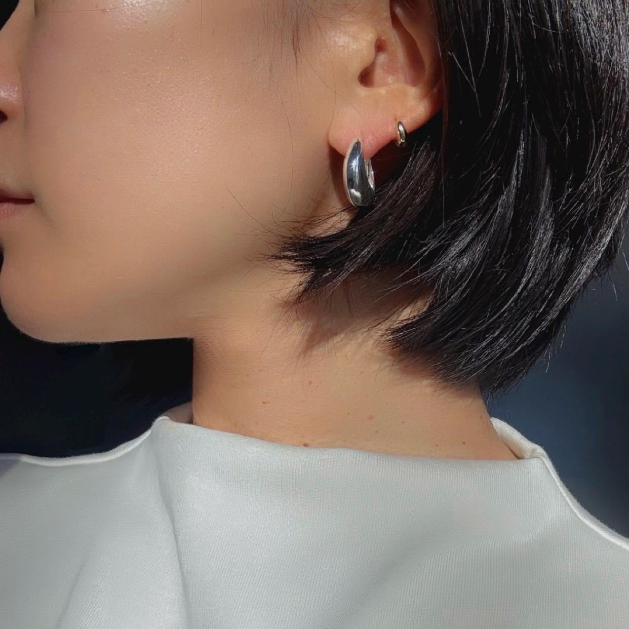 Sterling Silver Pamela Hoop Earrings – Polished Minimalist Everyday Jewelry