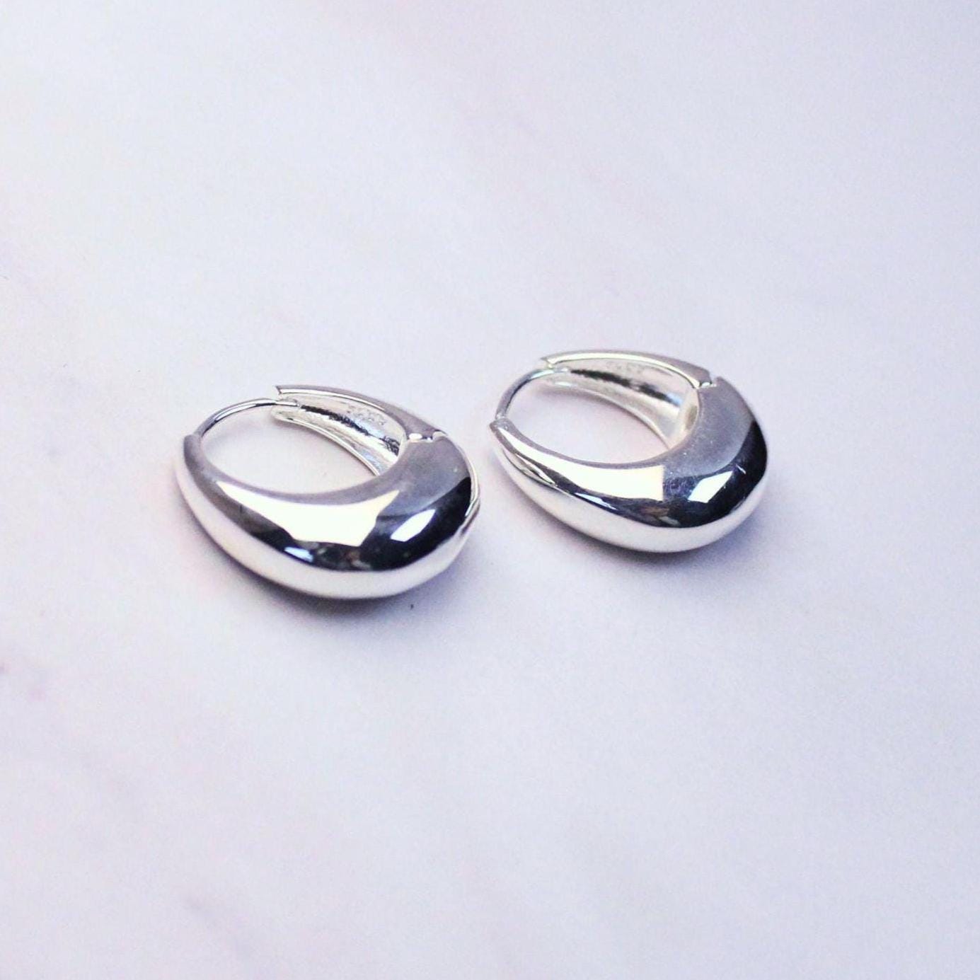 Sterling Silver Pamela Hoop Earrings – Polished Minimalist Everyday Jewelry