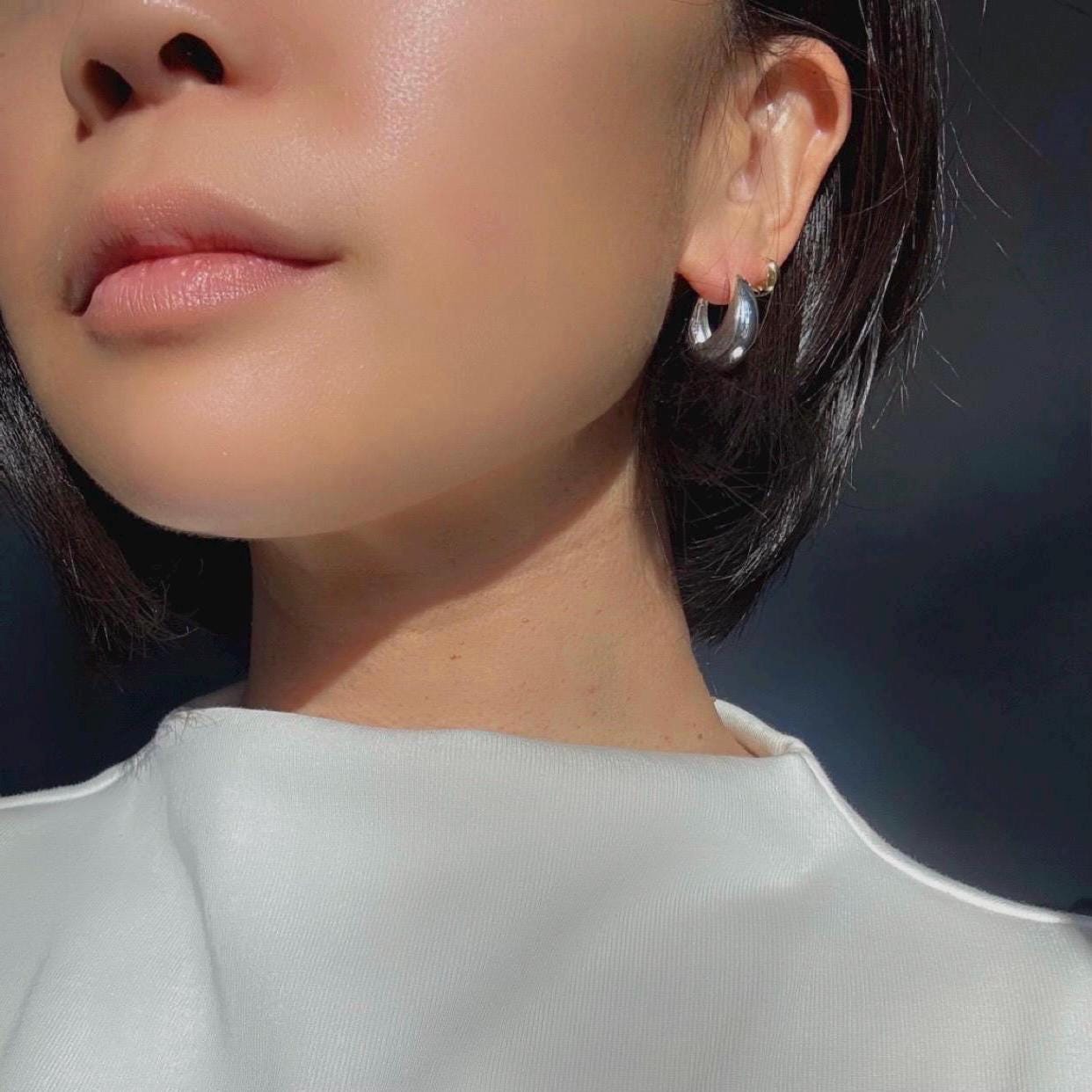 Sterling Silver Pamela Hoop Earrings – Polished Minimalist Everyday Jewelry