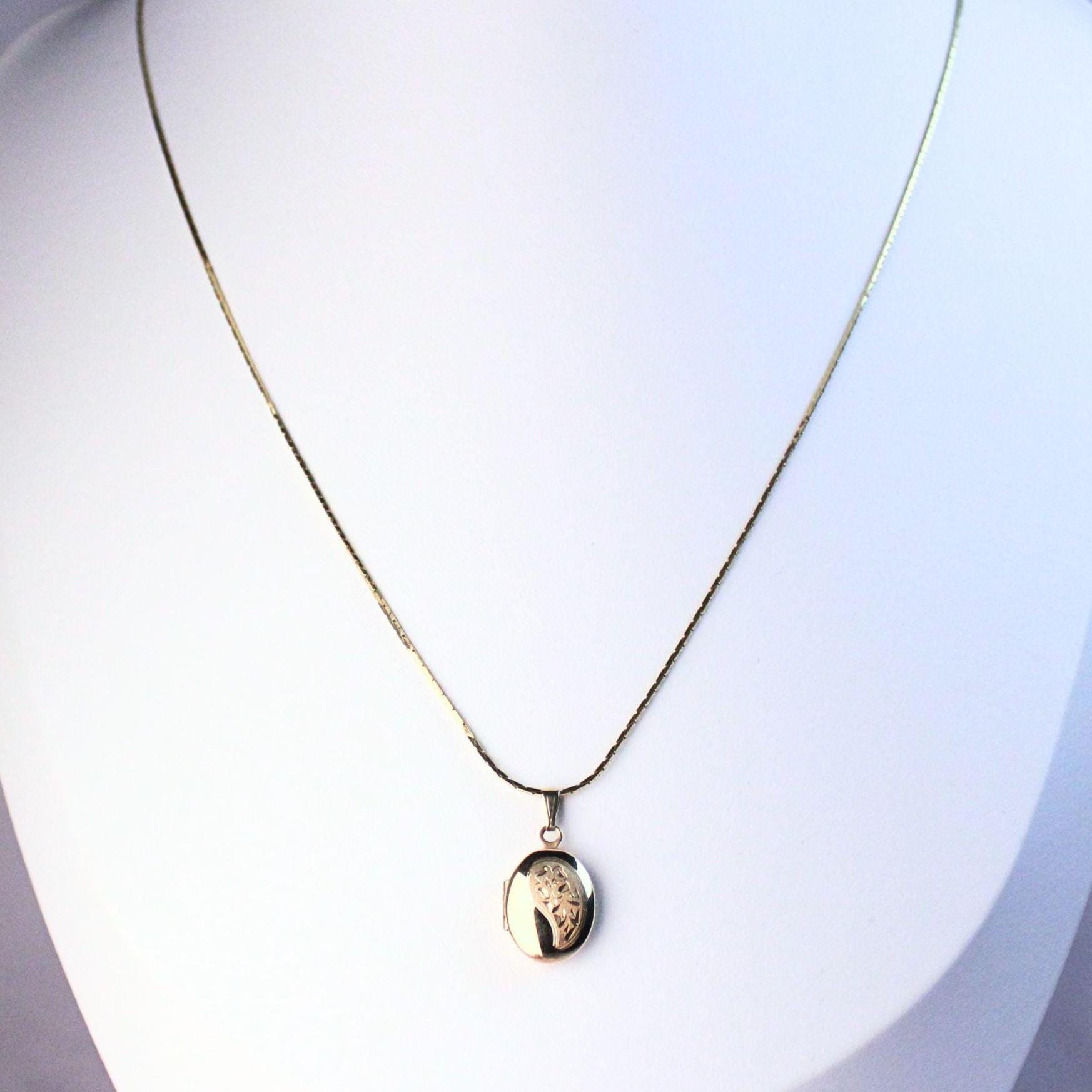 14K Solid Gold Mini Floral Locket Necklace – Vintage Style Keepsake Pendant