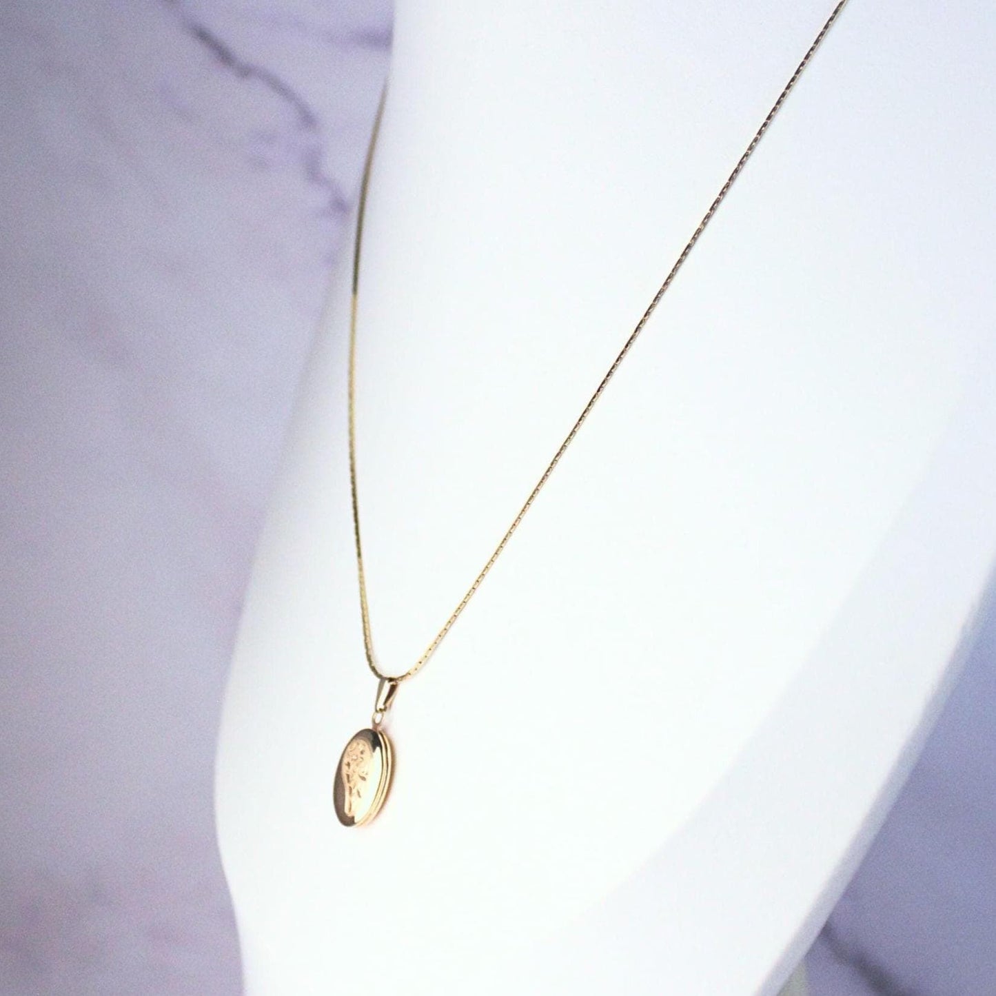 14K Solid Gold Mini Floral Locket Necklace – Vintage Style Keepsake Pendant