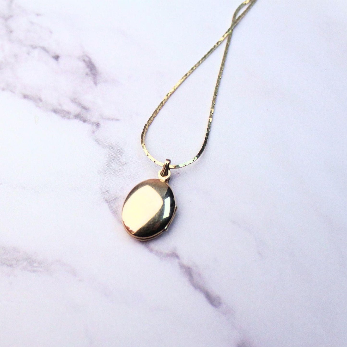 14K Solid Gold Mini Floral Locket Necklace – Vintage Style Keepsake Pendant