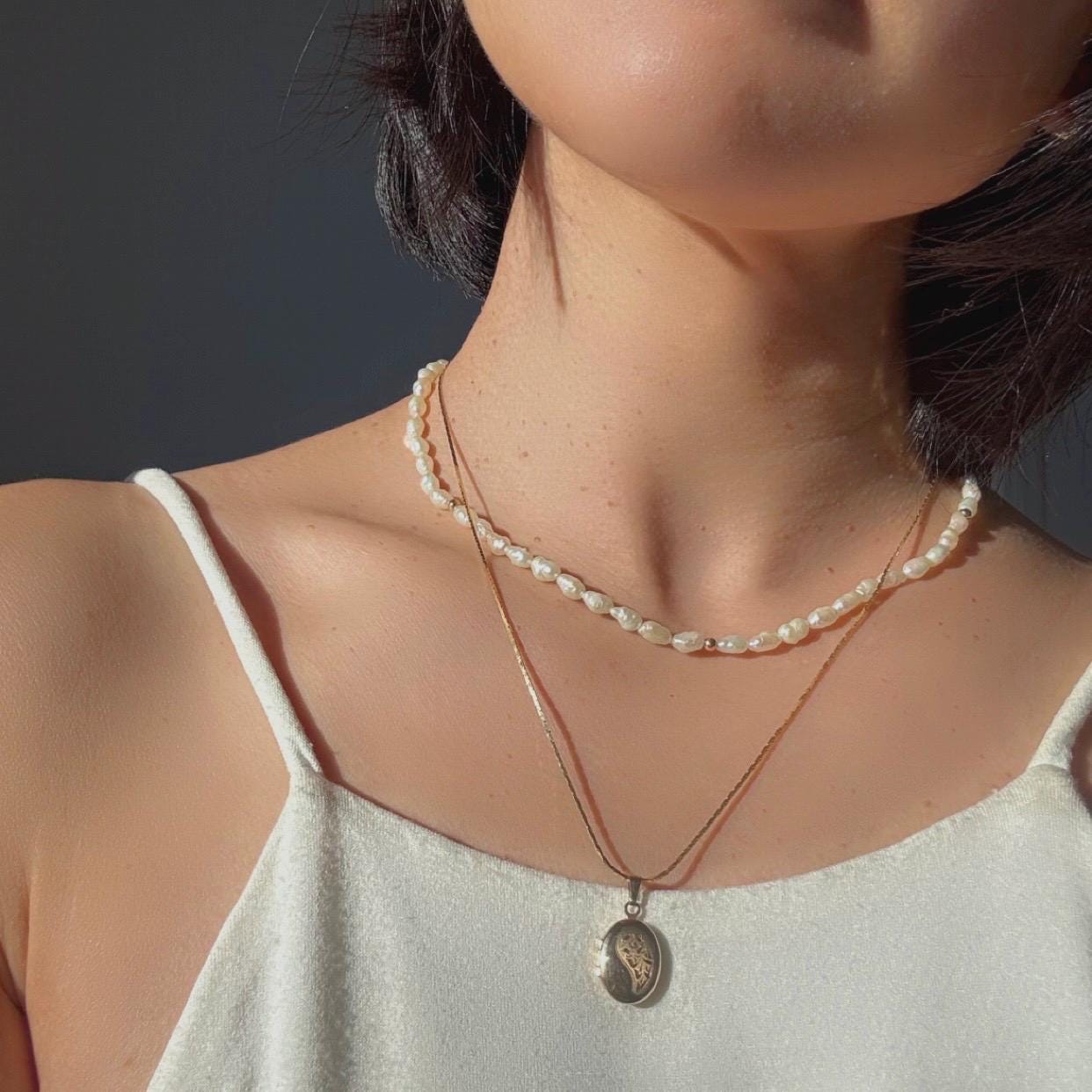 14K Solid Gold Mini Floral Locket Necklace – Vintage Style Keepsake Pendant