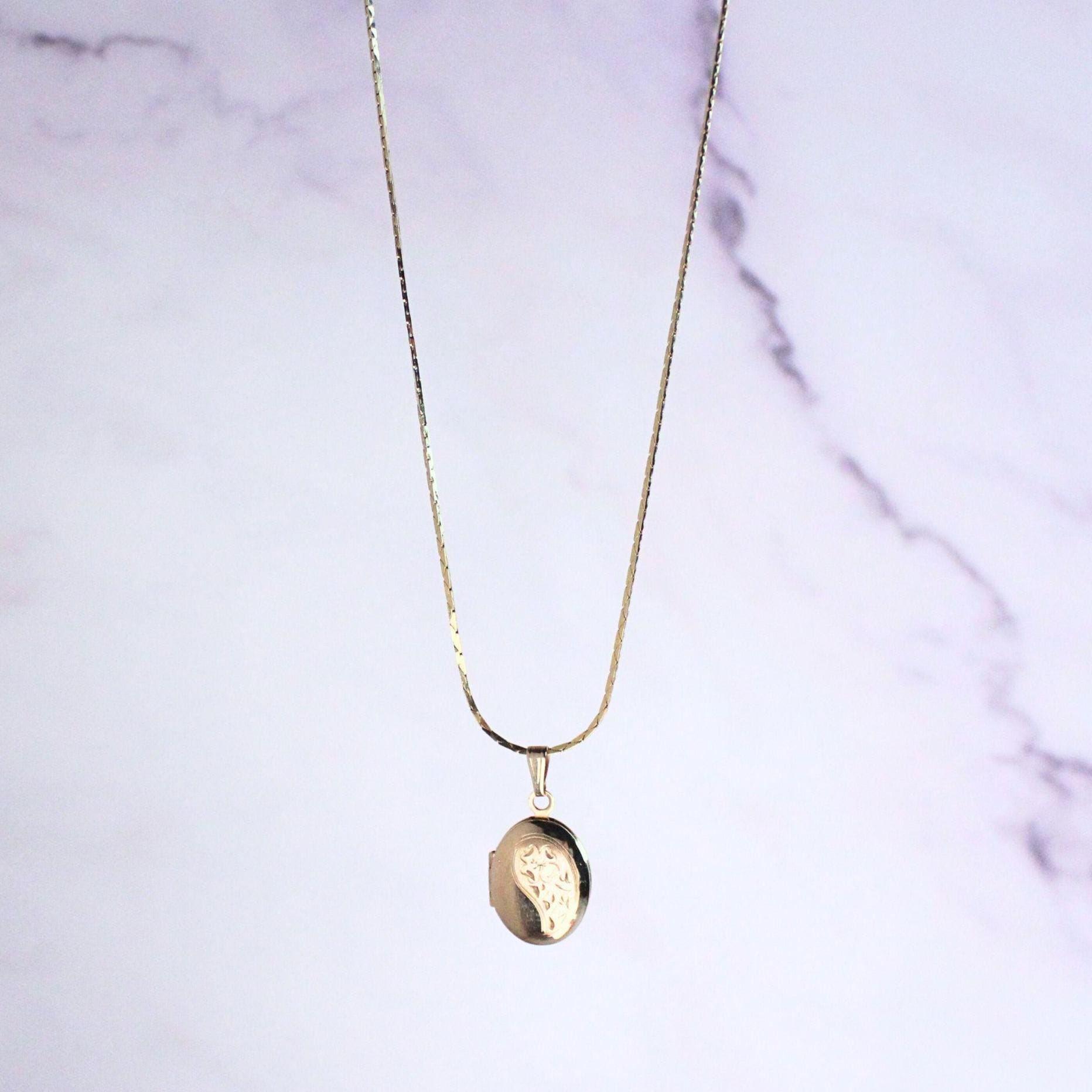 14K Solid Gold Mini Floral Locket Necklace – Vintage Style Keepsake Pendant