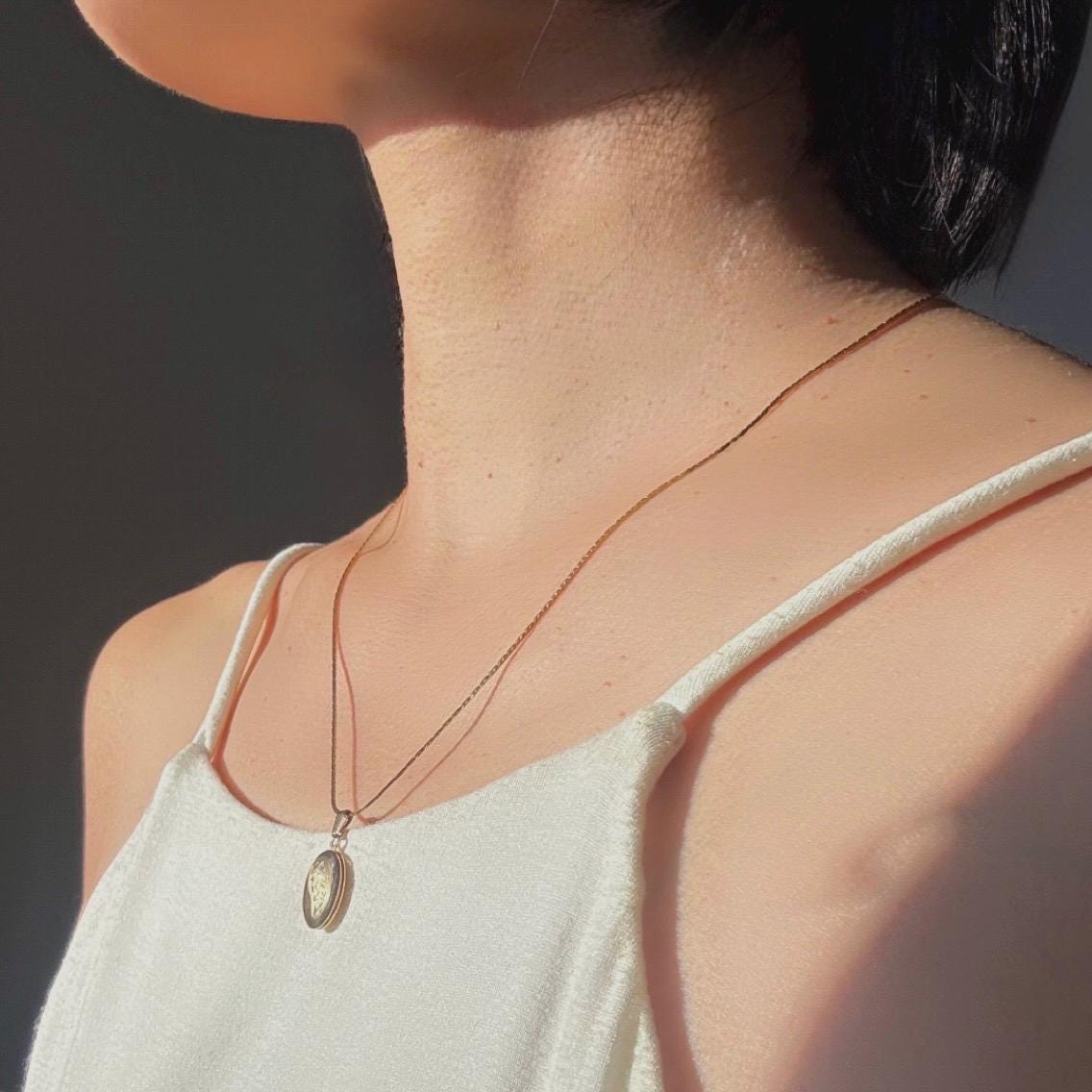 14K Solid Gold Mini Floral Locket Necklace – Vintage Style Keepsake Pendant