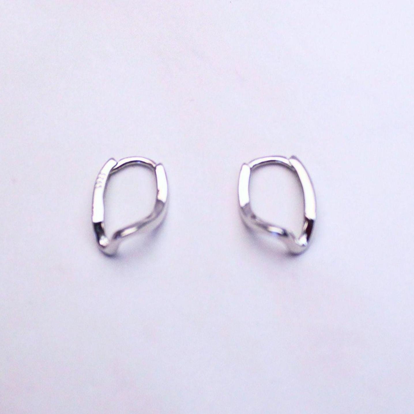 Sterling Silver Huggie Kaia Earrings – Modern Minimalist Hoops