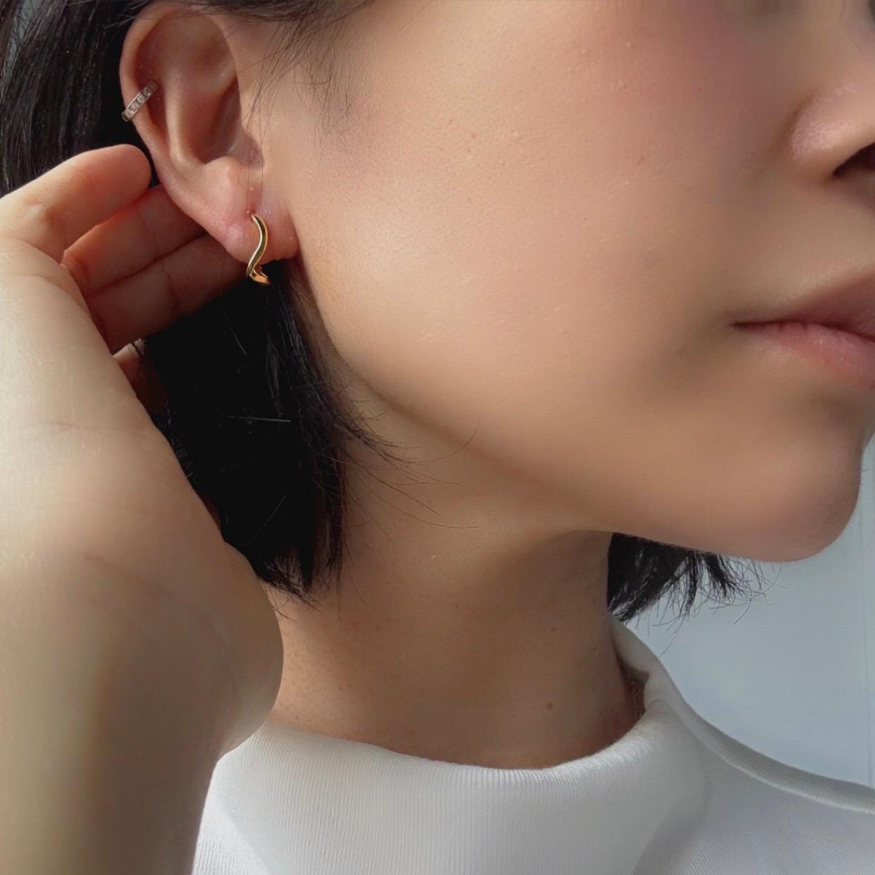 18K Gold Plated Sterling Silver Huggie Kaia Earrings – Modern Minimalist Hoops