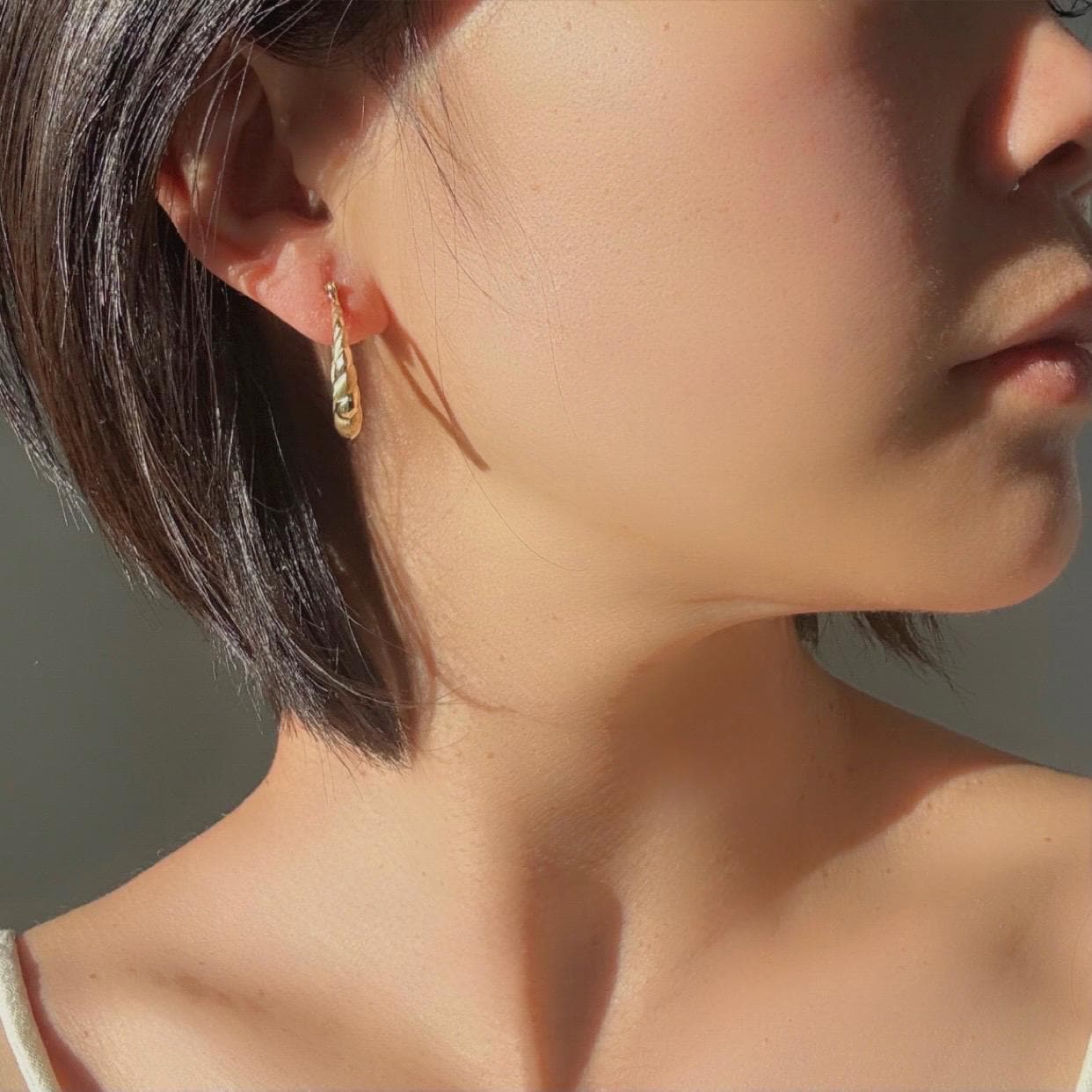 Vintage 14K Solid Gold Twisted Hoop Earrings