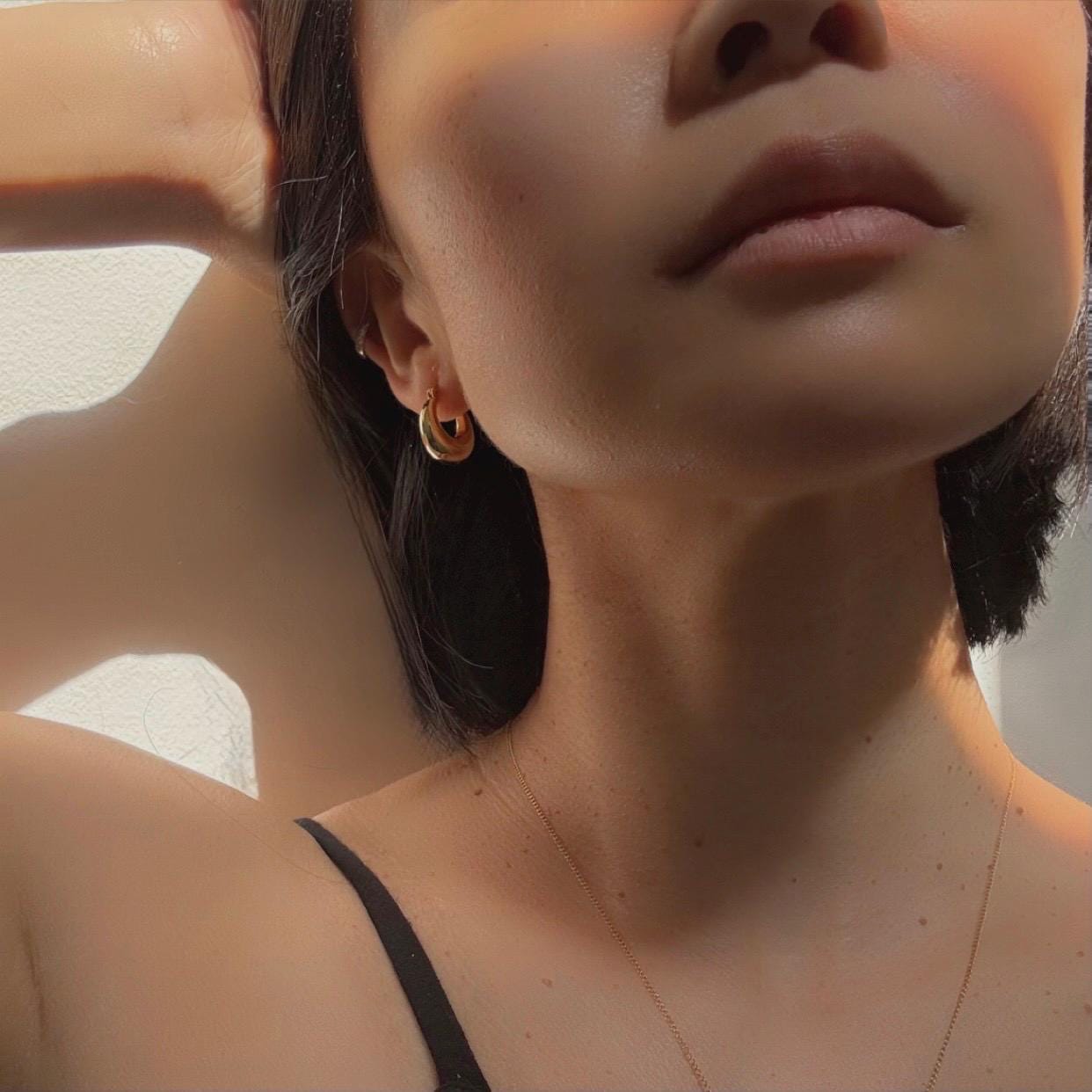 18k Solid Gold Morgan Hoop Earrings: Timeless Chic Statement