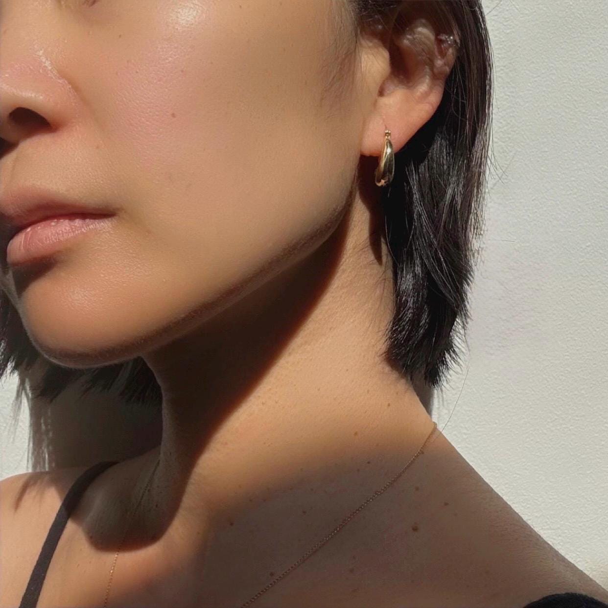 18k Solid Gold Morgan Hoop Earrings: Timeless Chic Statement