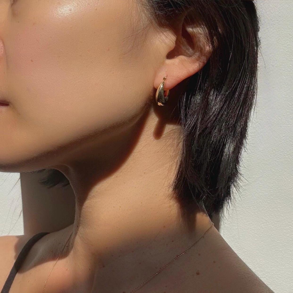 18k Solid Gold Morgan Hoop Earrings: Timeless Chic Statement