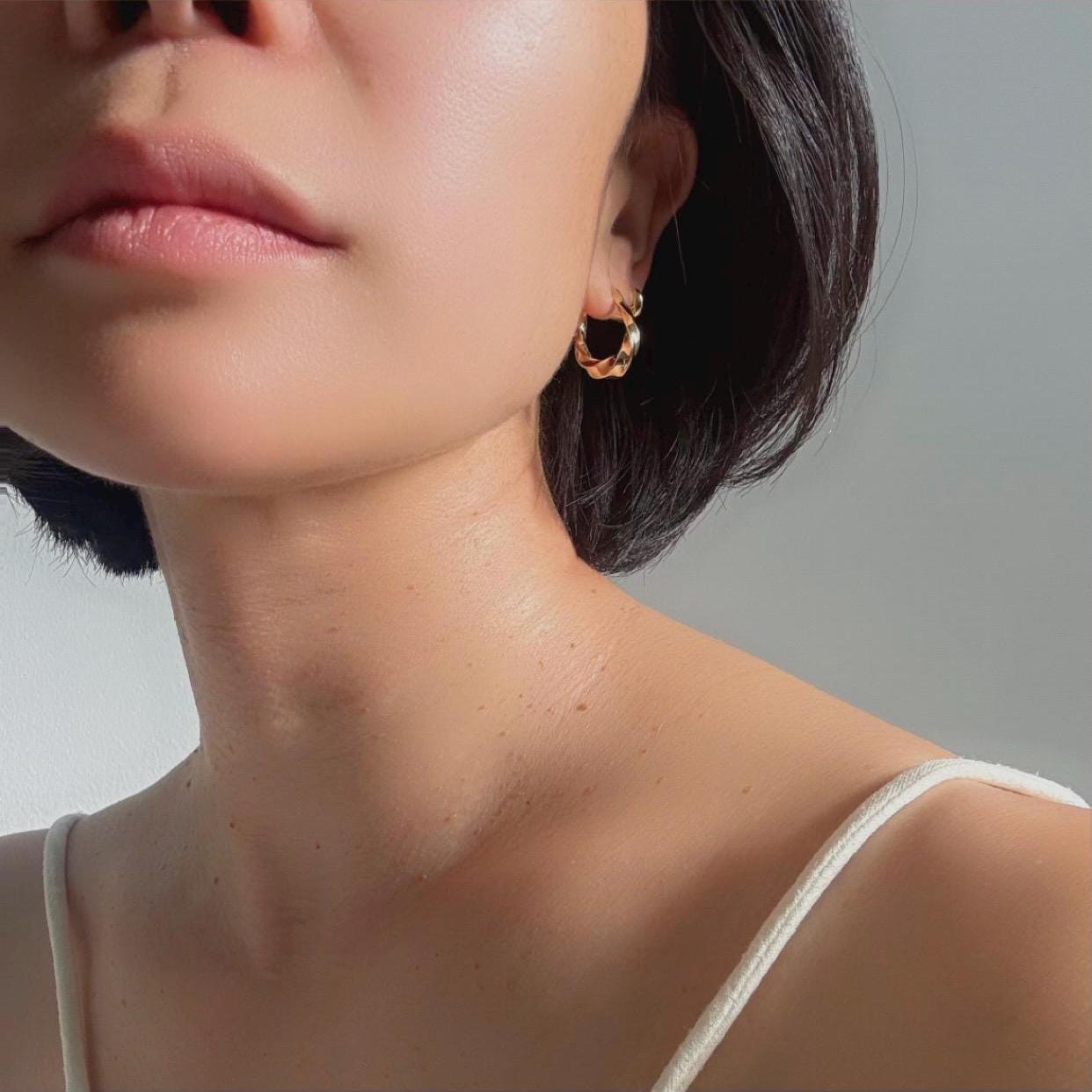 18k Solid Gold Amy Hoop Earrings: Twisted Timeless Statement