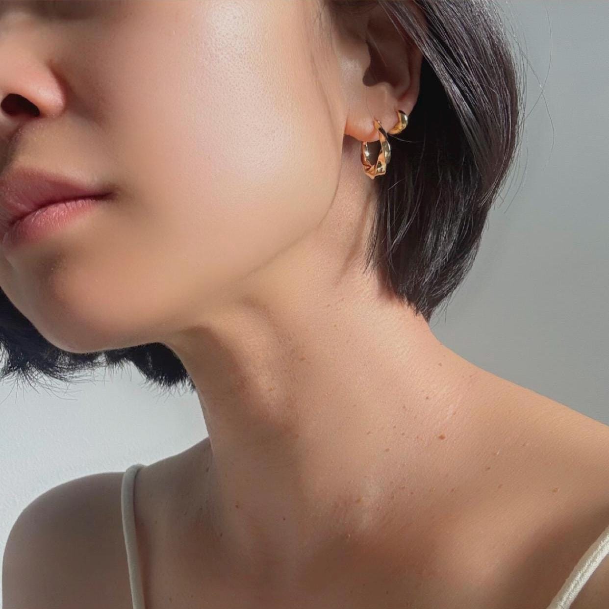 18k Solid Gold Amy Hoop Earrings: Twisted Timeless Statement
