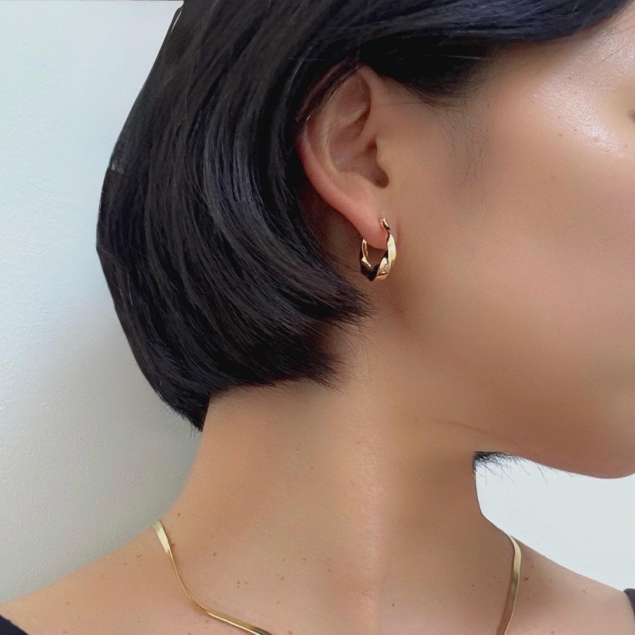 18k Solid Gold Amy Hoop Earrings: Twisted Timeless Statement