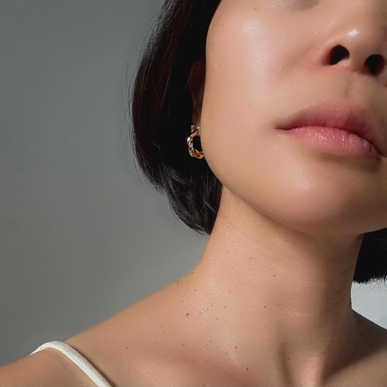 18k Solid Gold Amy Hoop Earrings: Twisted Timeless Statement