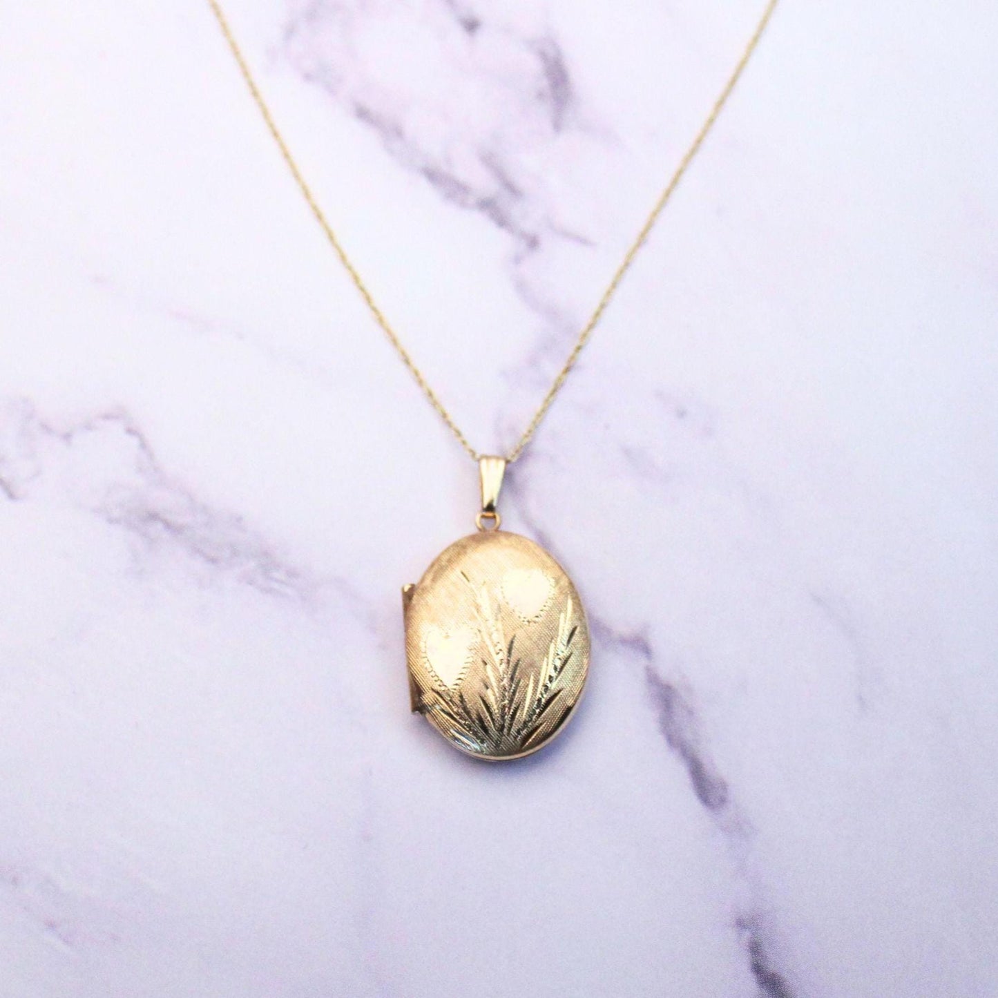 14K Solid Gold Mini Floral Locket Necklace – Vintage Style Keepsake Pendant