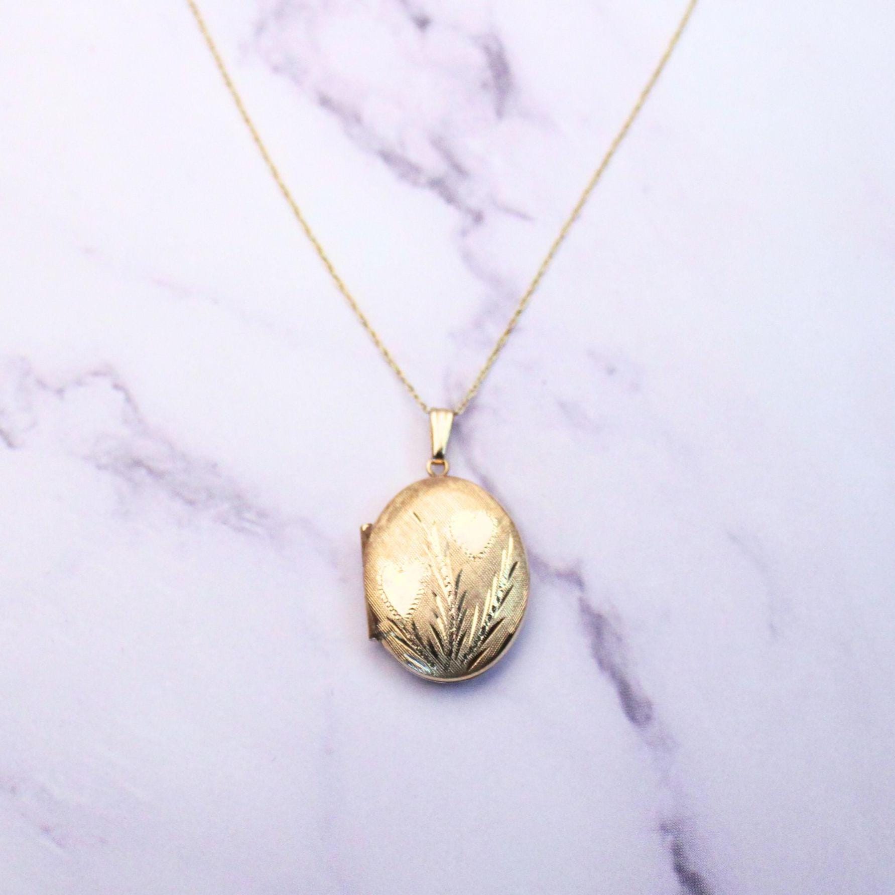 14K Solid Gold Mini Floral Locket Necklace – Vintage Style Keepsake Pendant