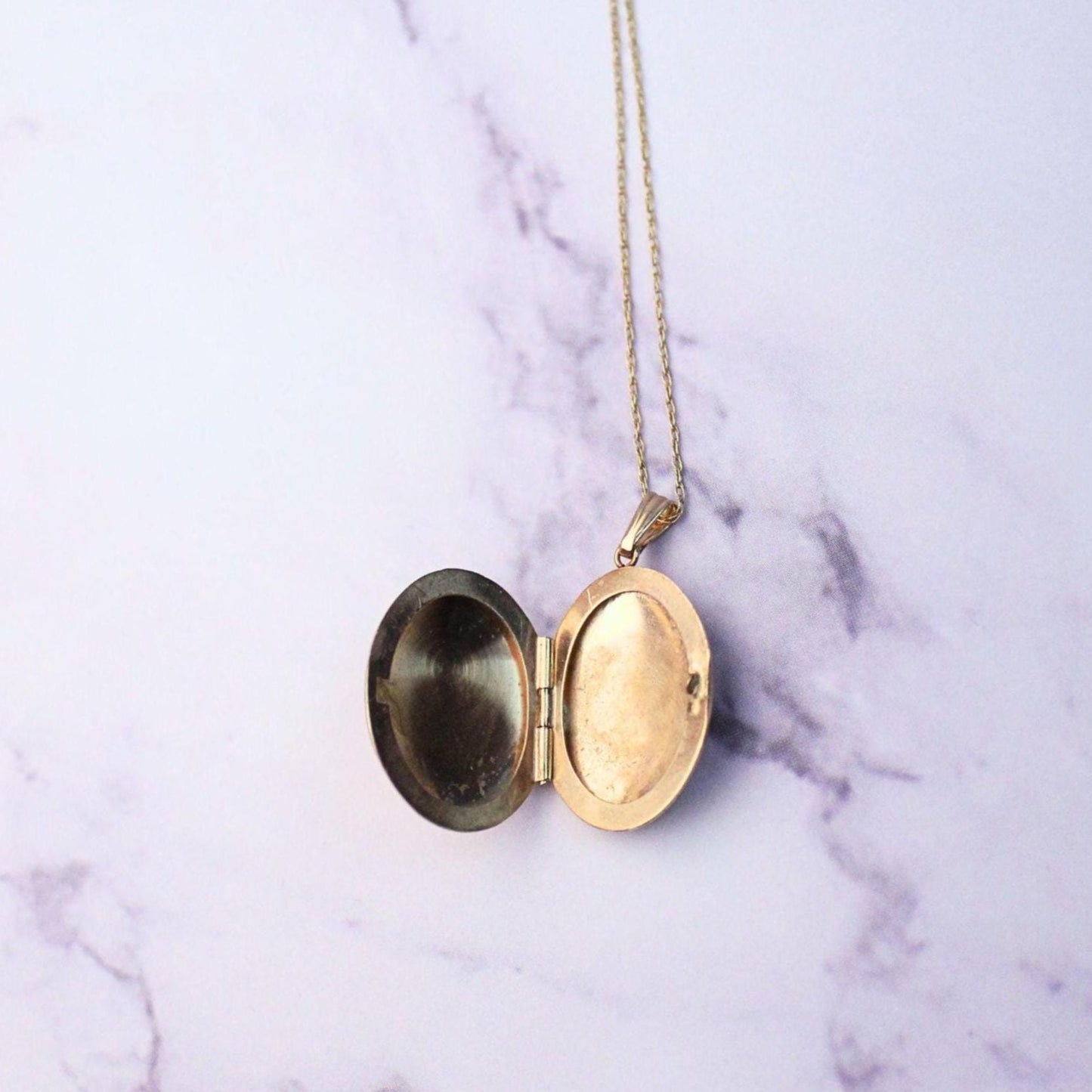 14K Solid Gold Mini Floral Locket Necklace – Vintage Style Keepsake Pendant