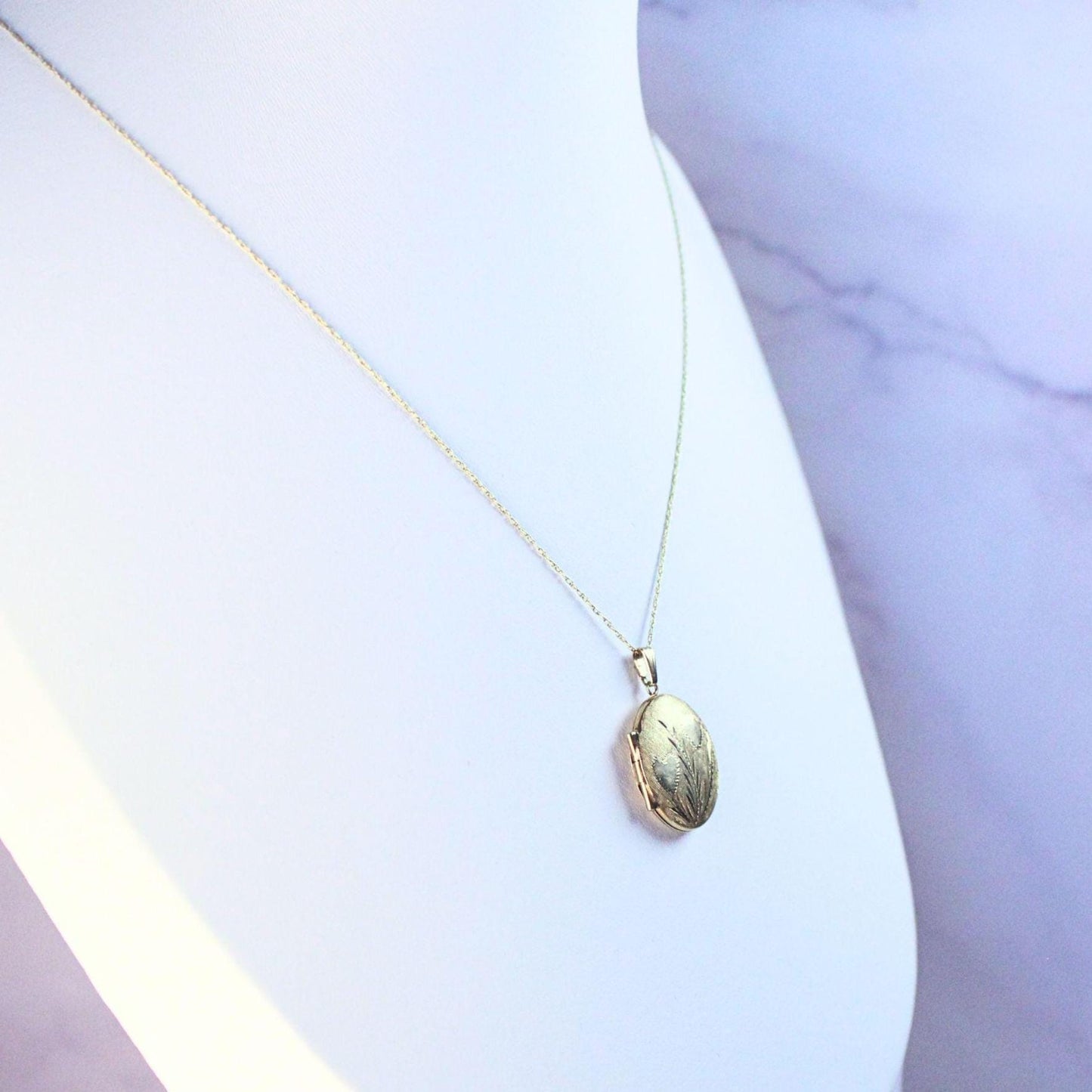 14K Solid Gold Mini Floral Locket Necklace – Vintage Style Keepsake Pendant