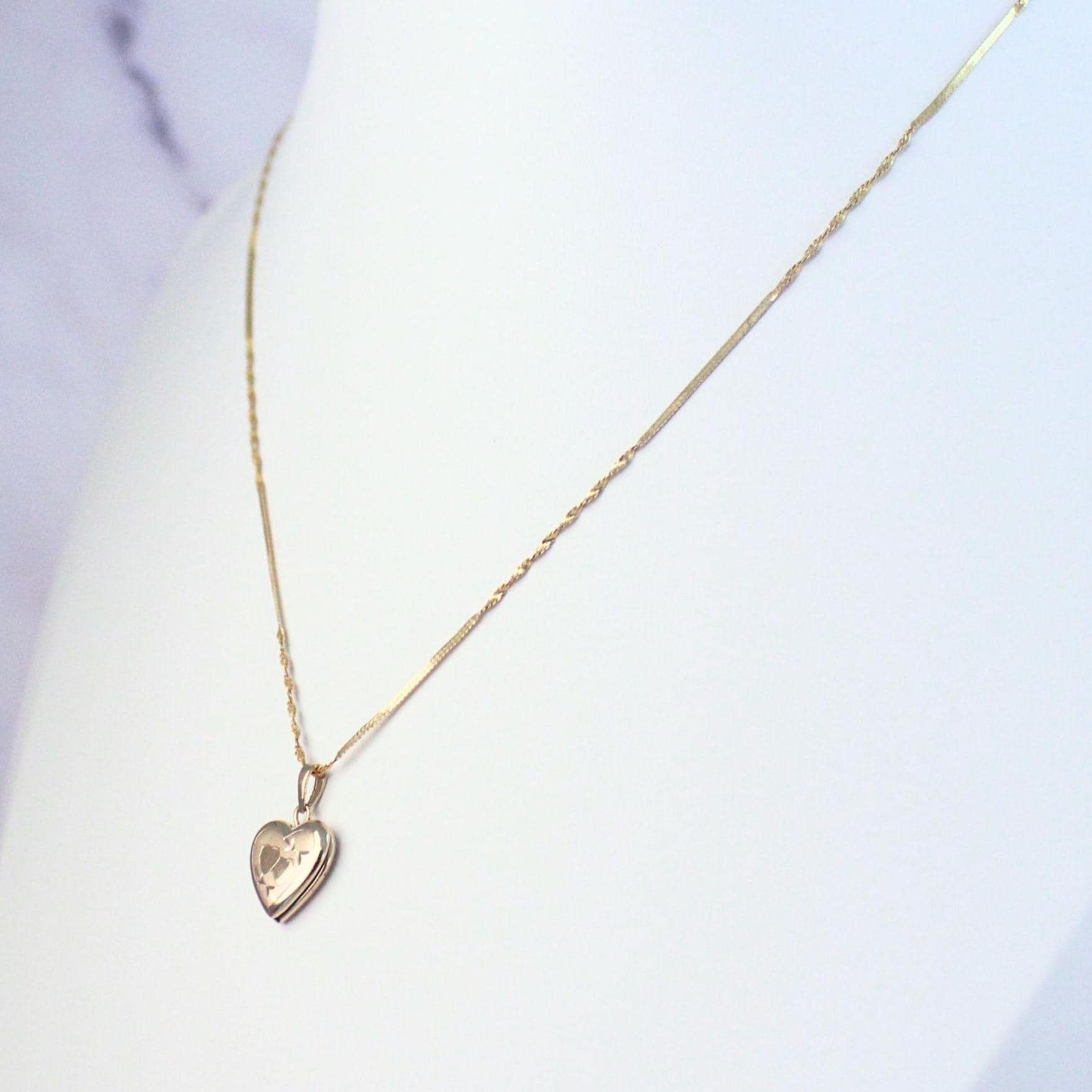 Vintage 14K Solid Gold Mini Heart Locket Necklace – Timeless Keepsake Jewelry