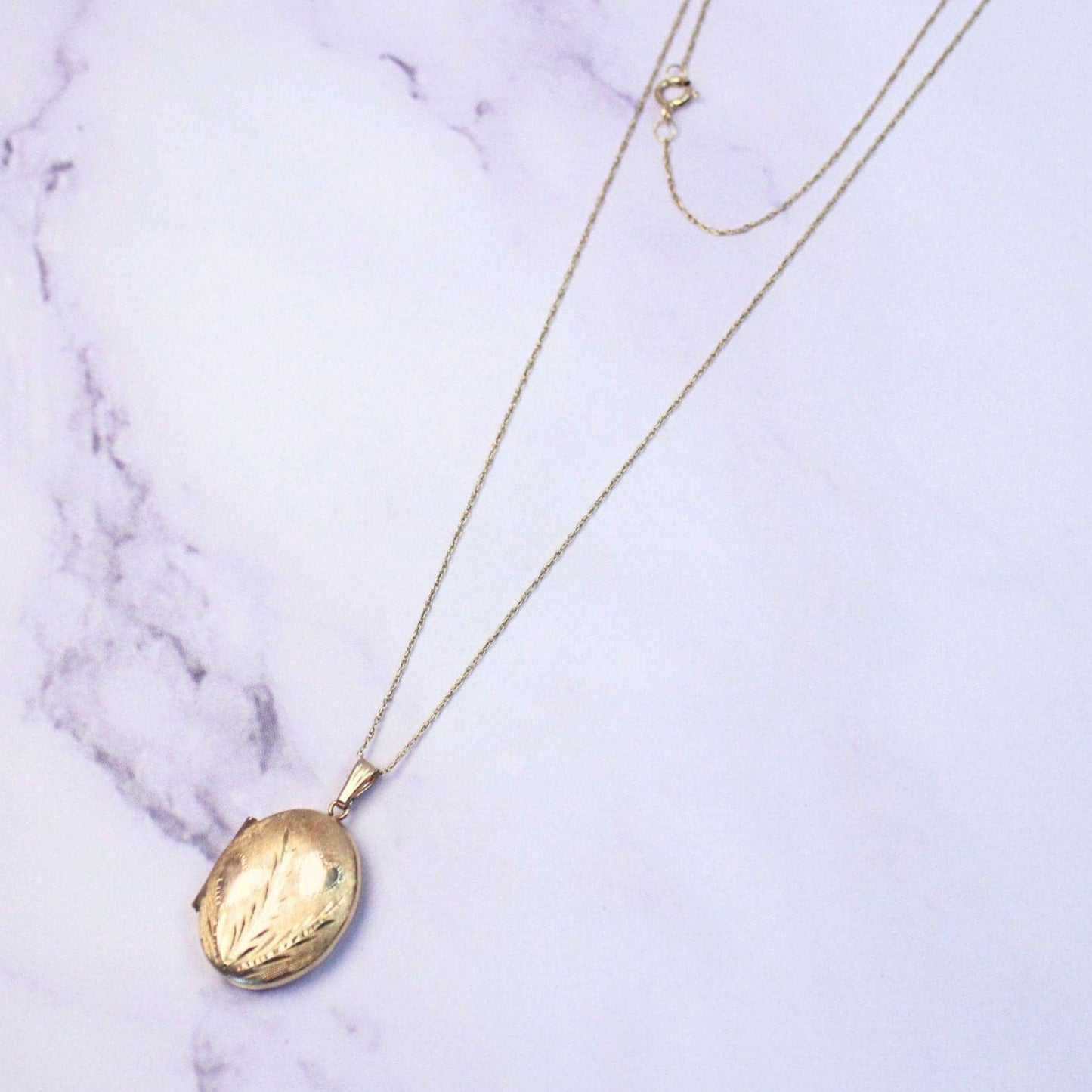 14K Solid Gold Mini Floral Locket Necklace – Vintage Style Keepsake Pendant