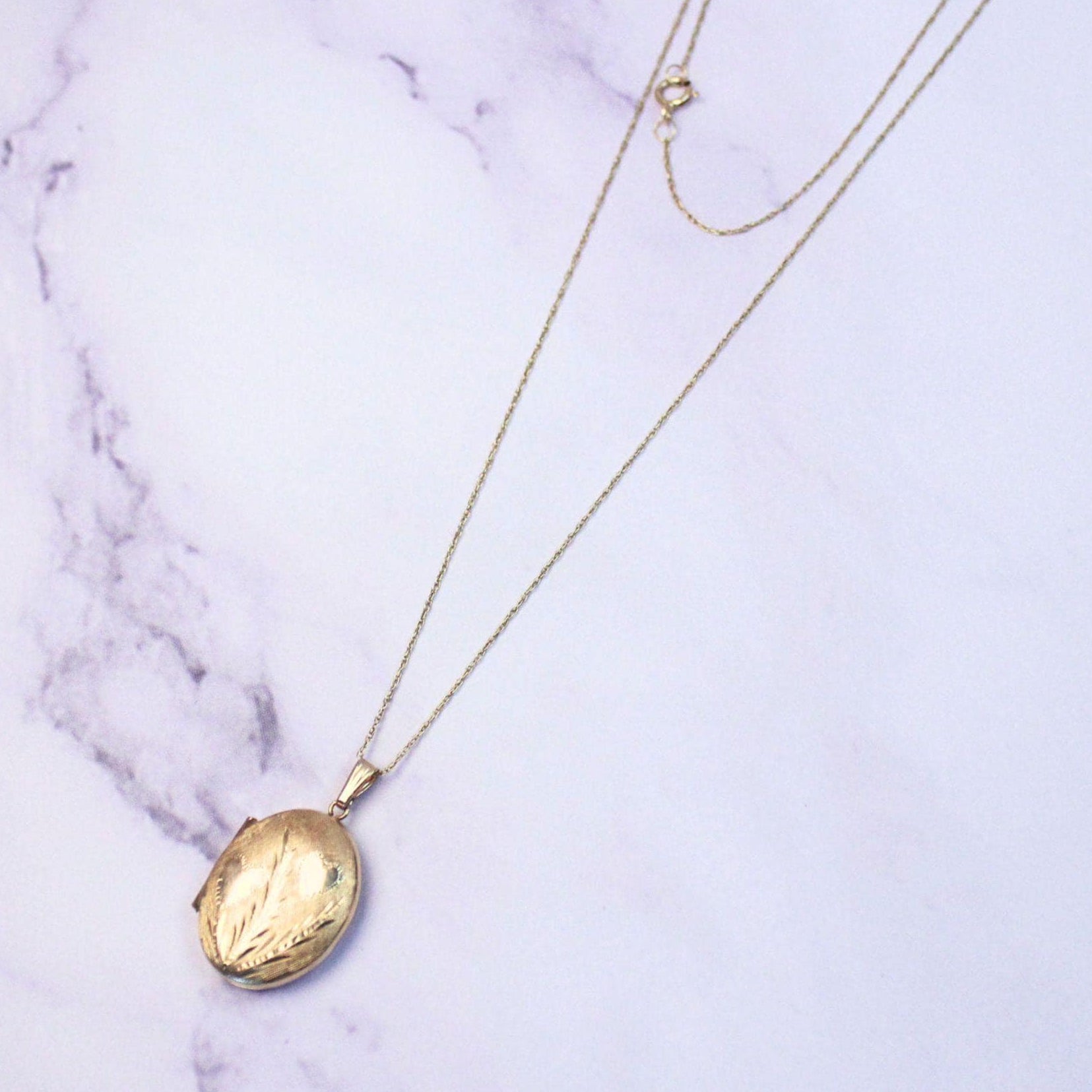 14K Solid Gold Mini Floral Locket Necklace – Vintage Style Keepsake Pendant