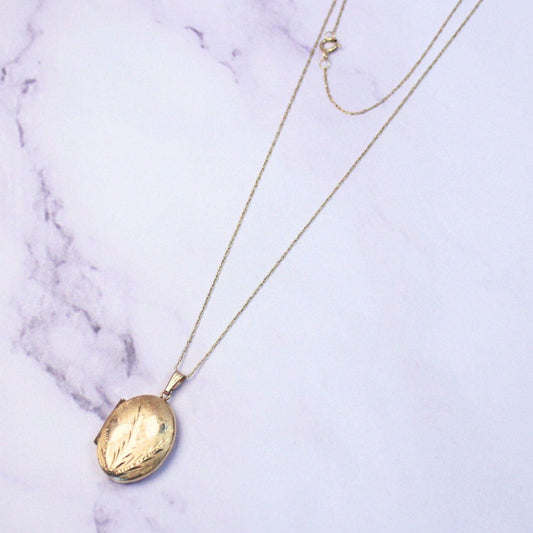 14K Solid Gold Mini Floral Locket Necklace – Vintage Style Keepsake Pendant